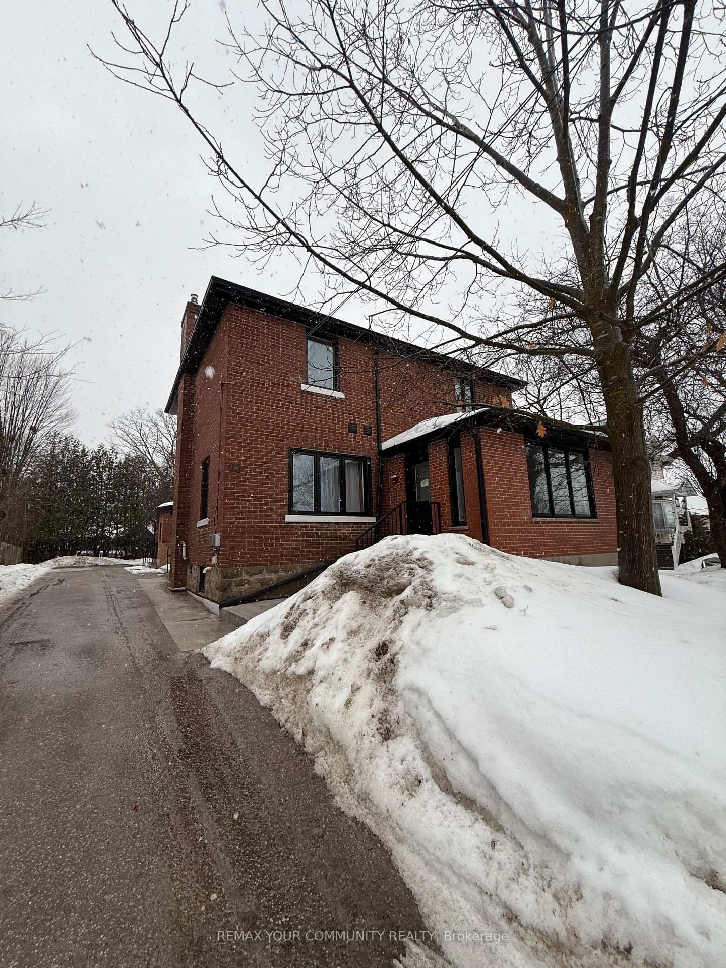 88 Spruce Street W 5 (BSMT), Aurora, ON L4G 1S1