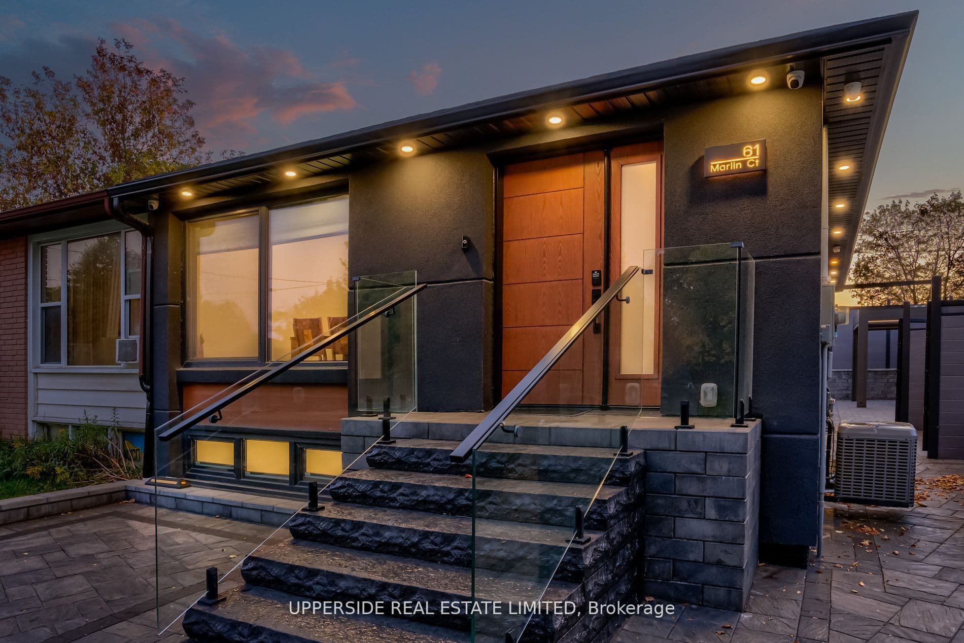 61 Marlin Court, Newmarket, ON L3Y 2W7