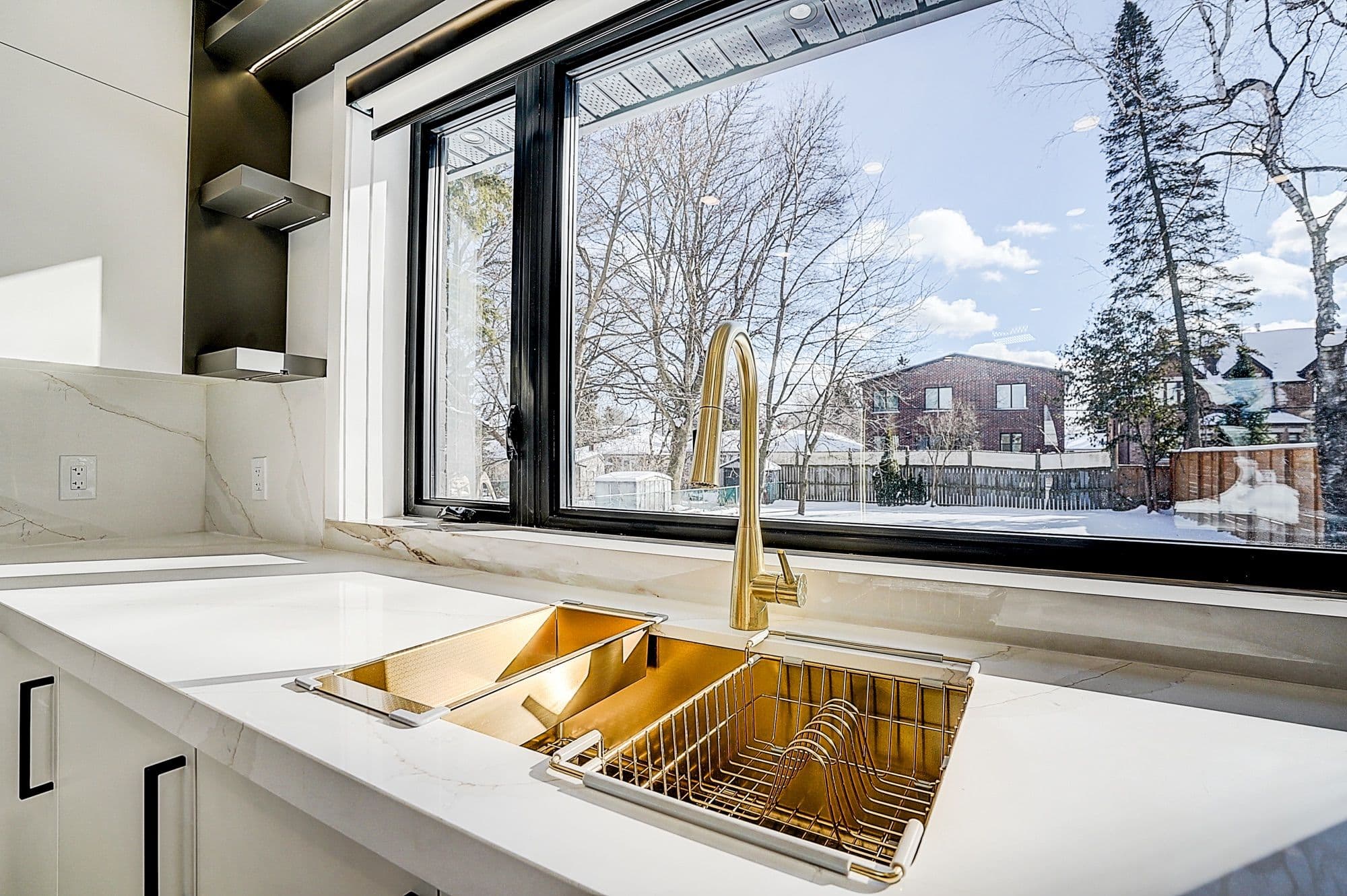 215 Churchill Avenue, Toronto C07, ON M2R 1E2