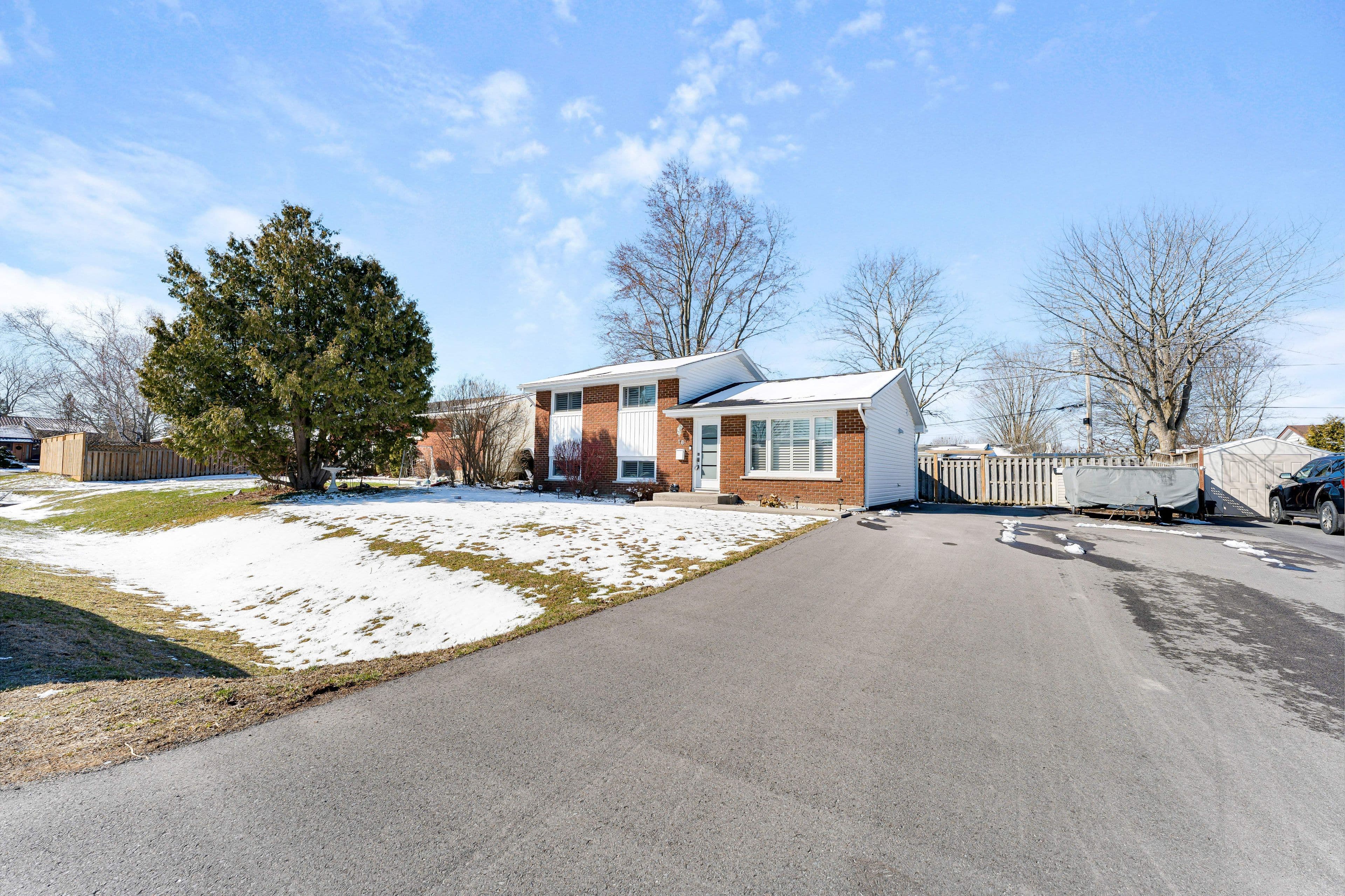 18 Bakers Lane, Loyalist, ON K7N 1M1