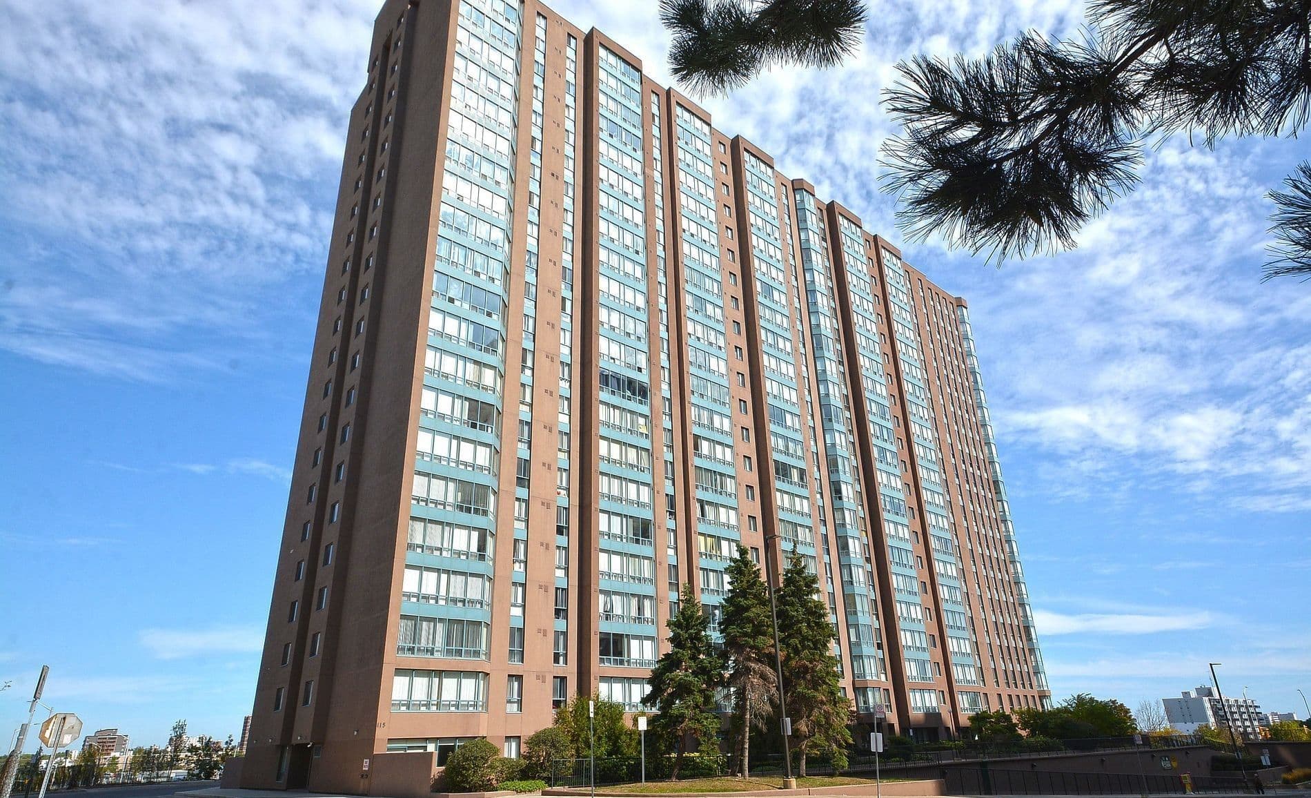 115 Hillcrest Avenue 2114, Mississauga, ON L5B 3Y9