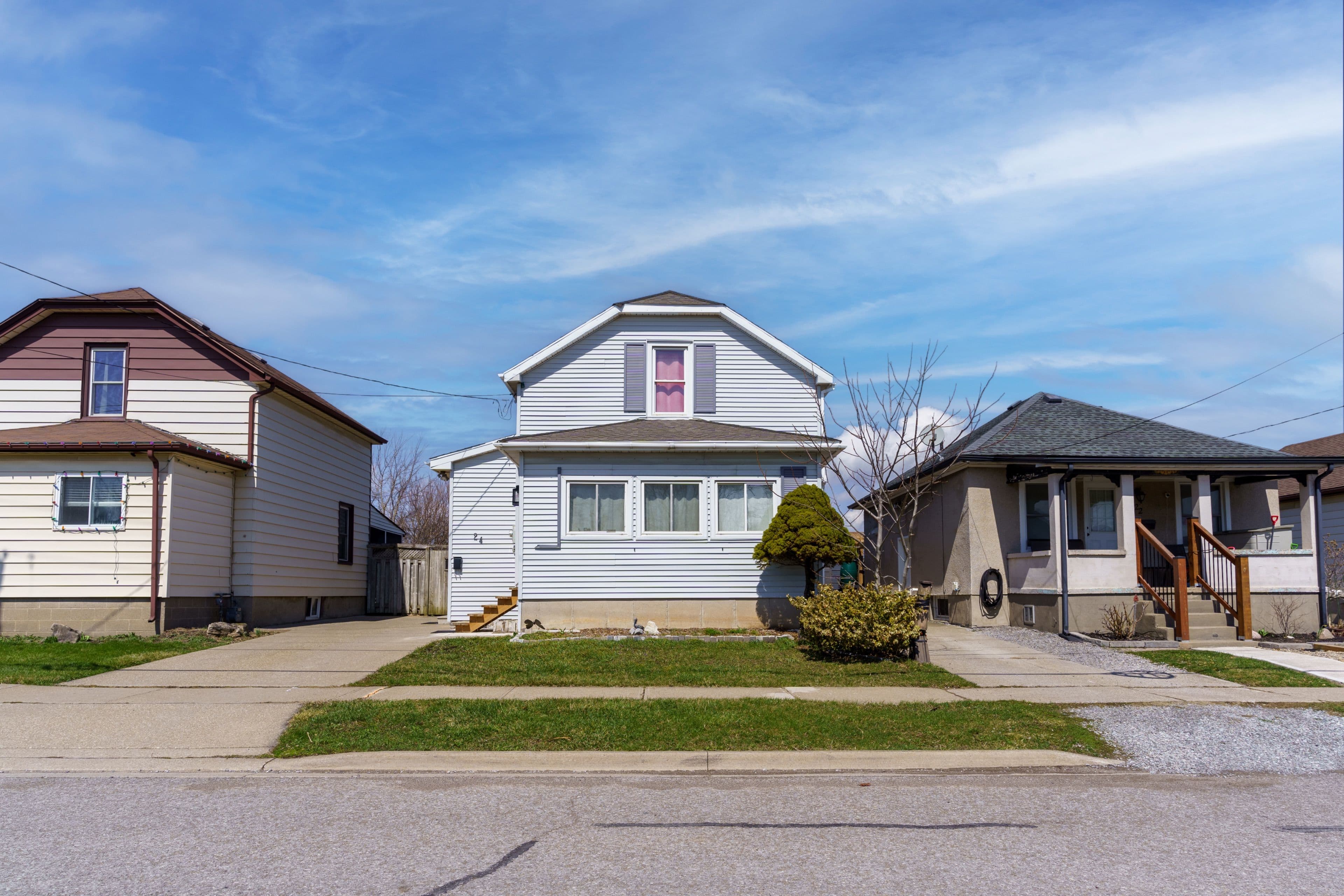 24 Lyndon Street W, Thorold, ON L2V 3J7