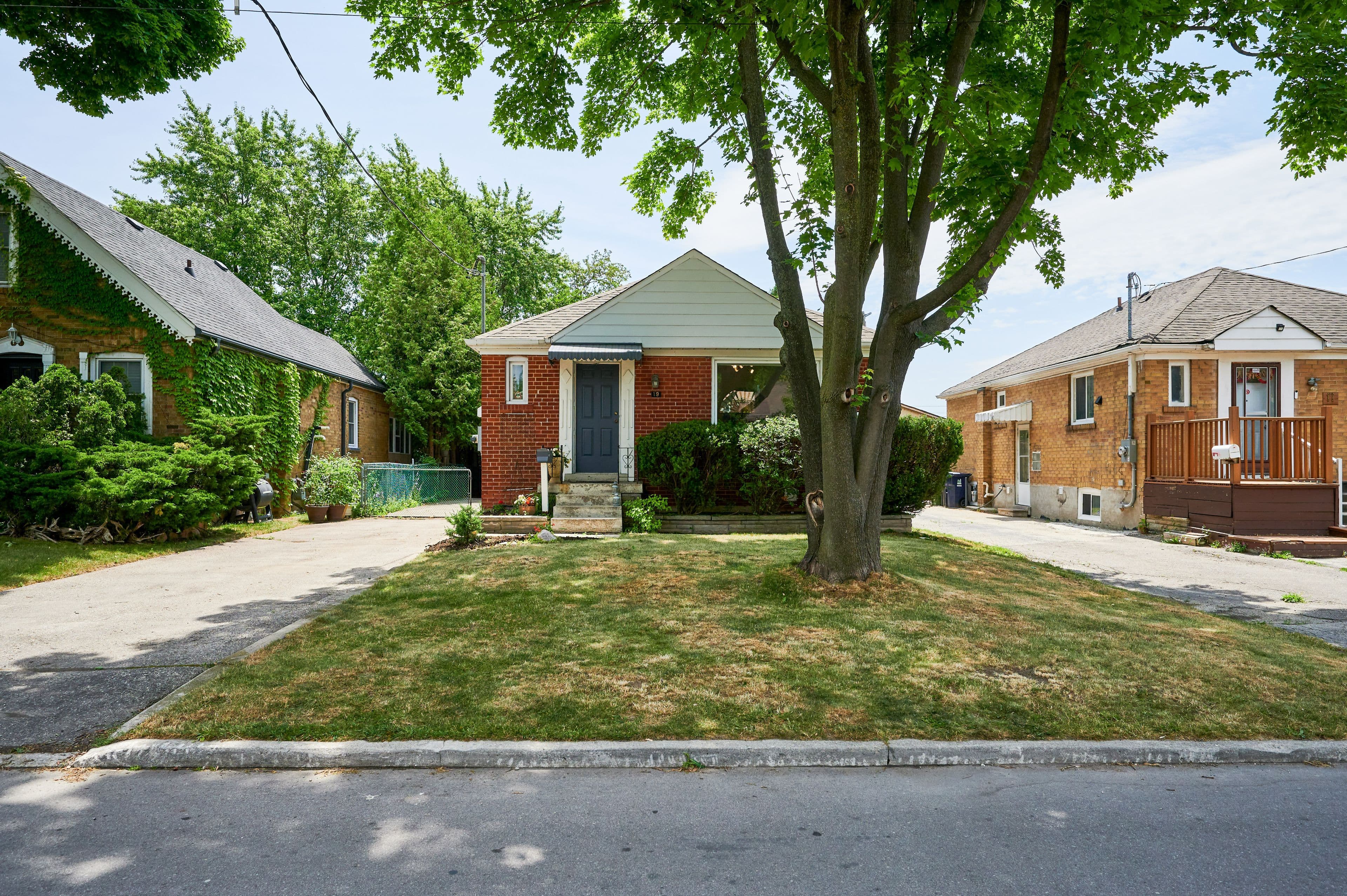 19 Guild Hall Drive 2, Toronto E04, ON M1R 3Z7