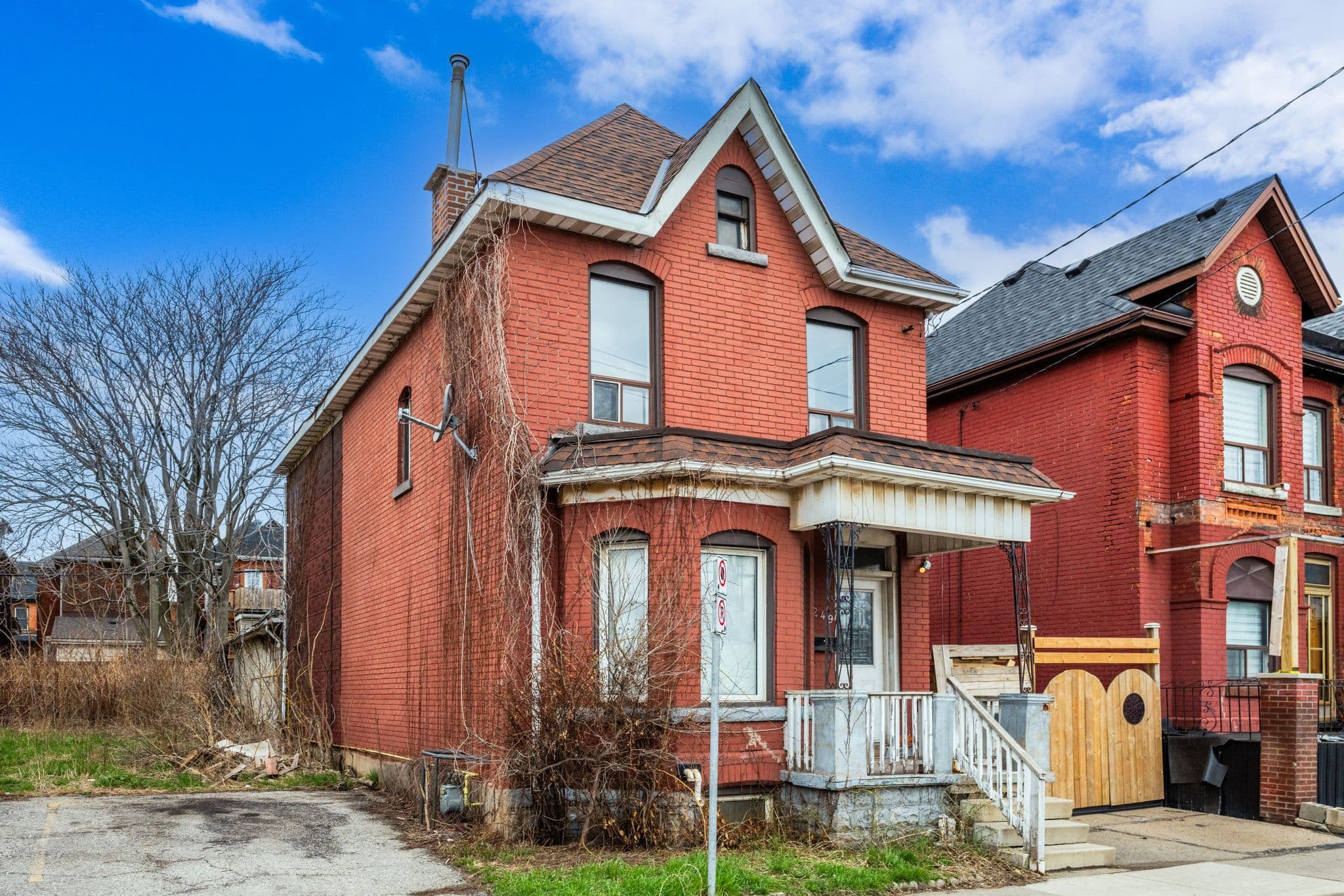 249 Wentworth Street N, Hamilton, ON L8L 5V9