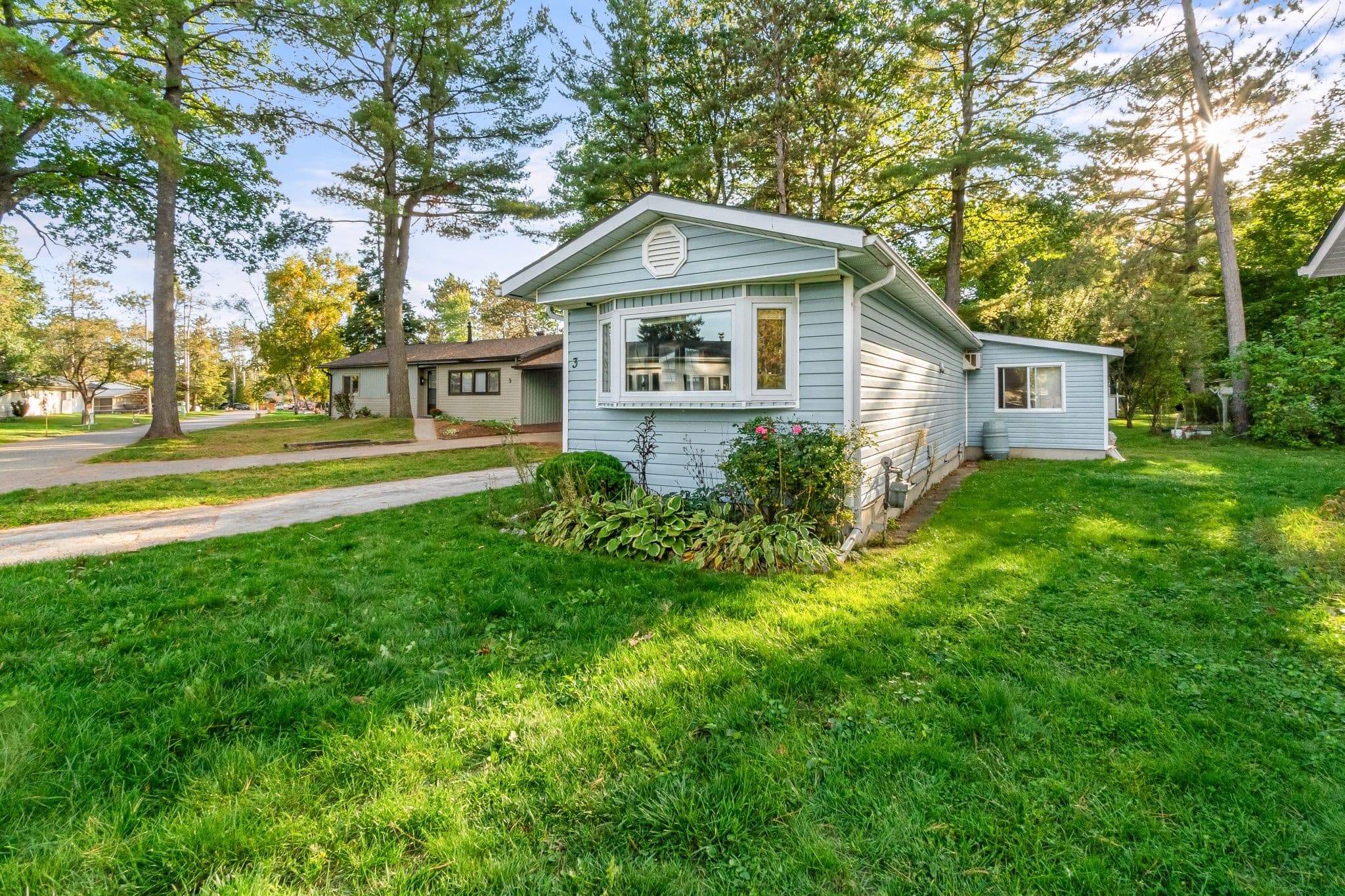 3 Carruthers Street S, Wasaga Beach, ON L9Z 1K2