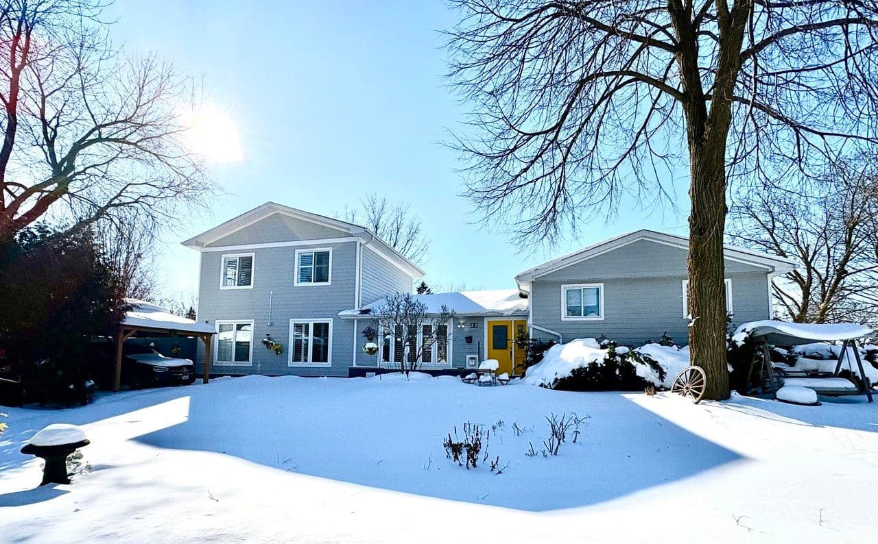 22 Cedar Crescent, Aurora, ON L4G 3J8