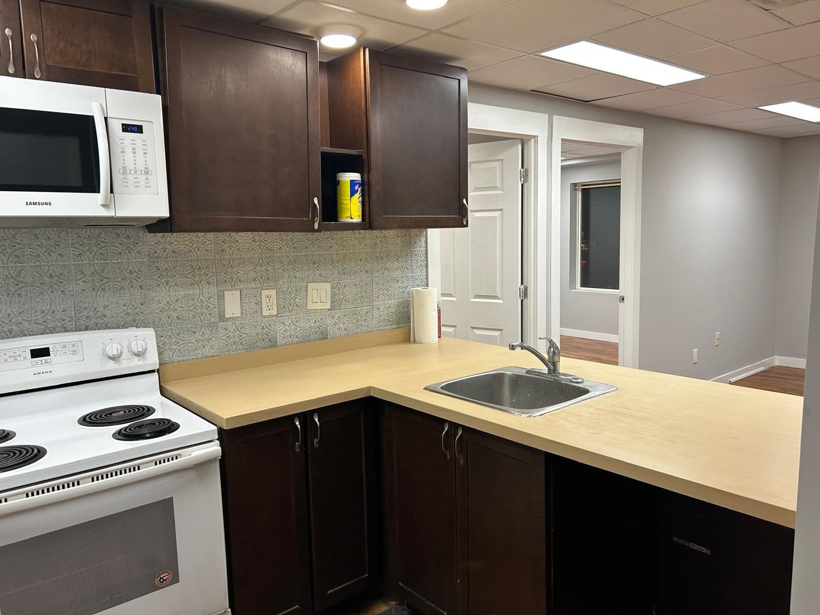 594 Barton Street E 4, Hamilton, ON L8L 2Z7