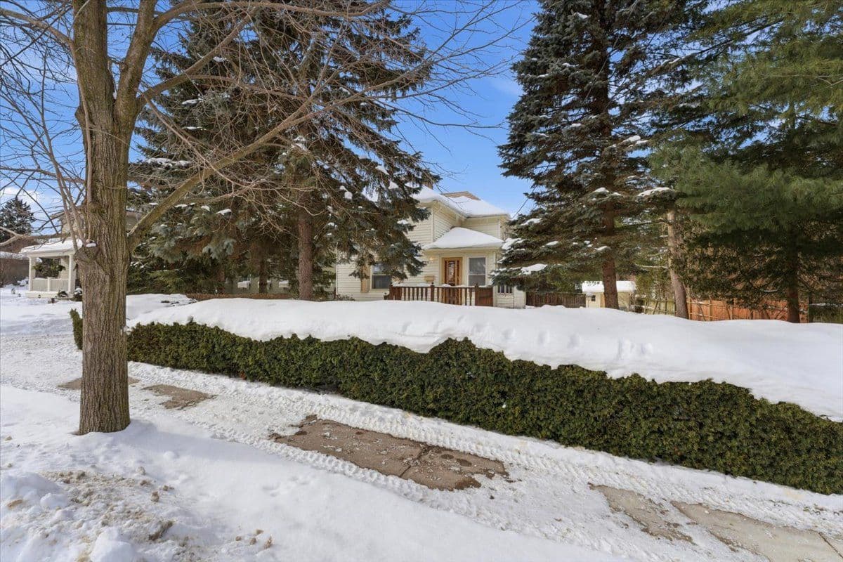 26 Chestnut Street, Pelham, ON L3E 0K3