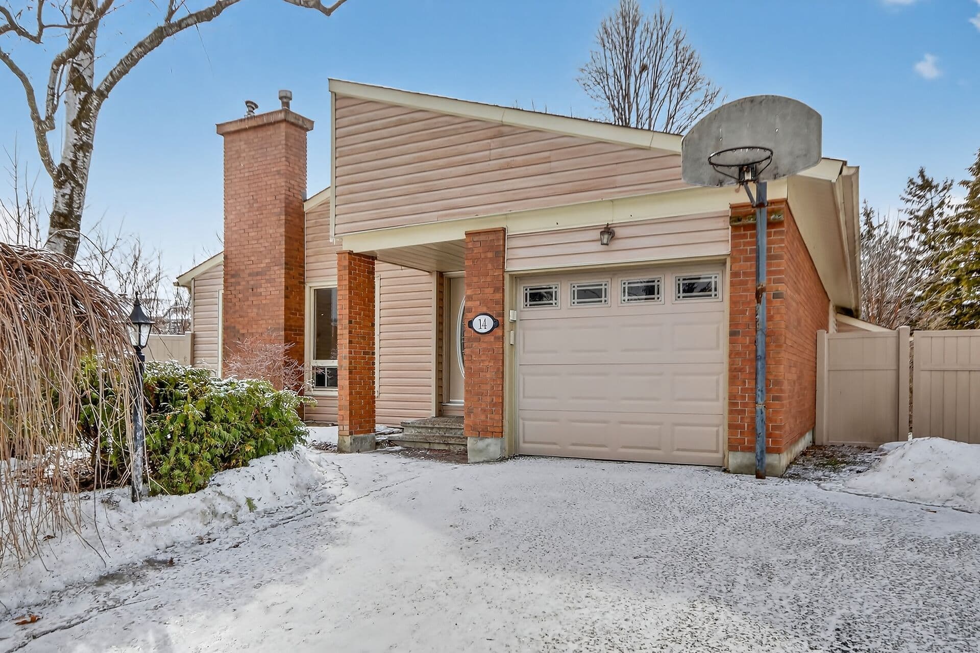14 Jalna Court, Barrhaven, ON K2J 1M6