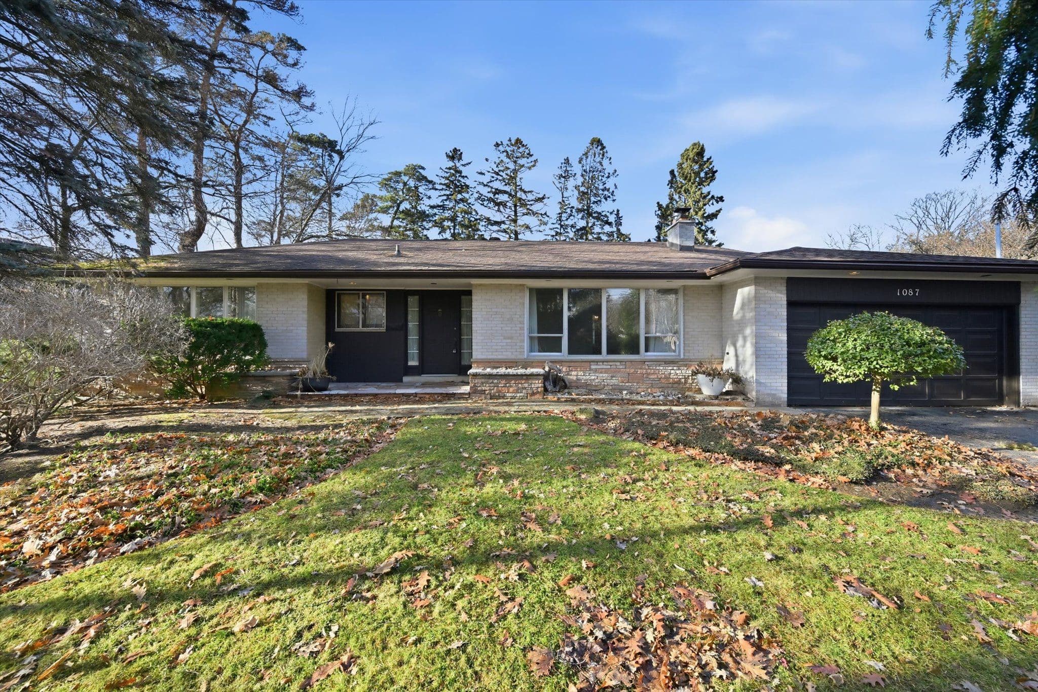 1087 Linbrook Road, Oakville, ON L6J 2L2