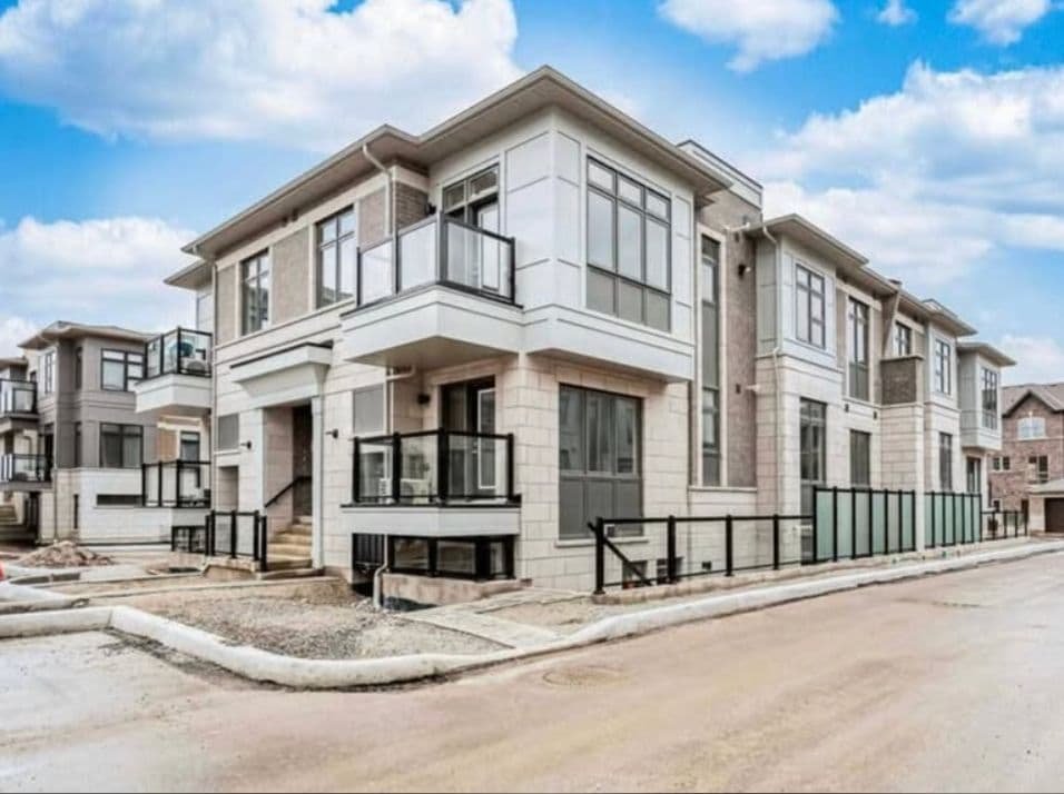 50 Halliford Place 602, Brampton, ON L6P 4R1