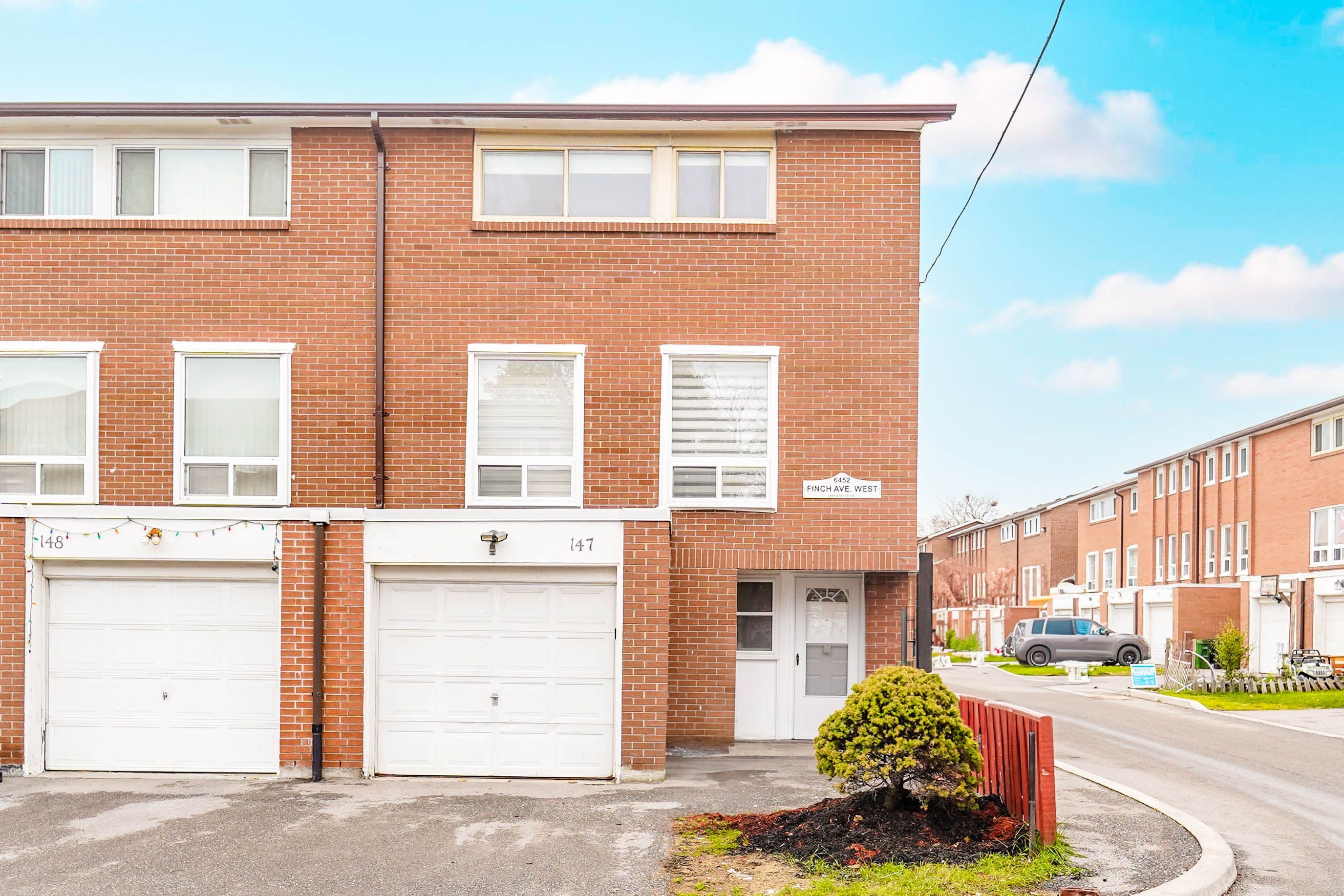 6452 Finch Avenue W 147, Toronto W10, ON M9V 1T4