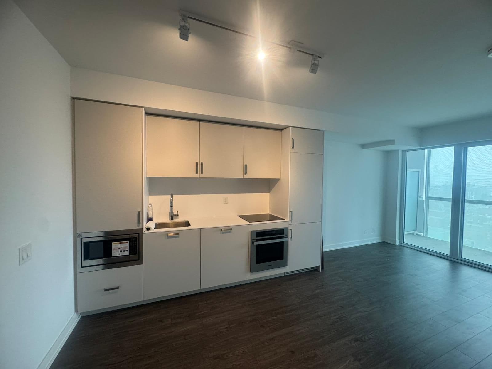 88 Queen Street E 2105, Toronto C08, ON M5C 0B6