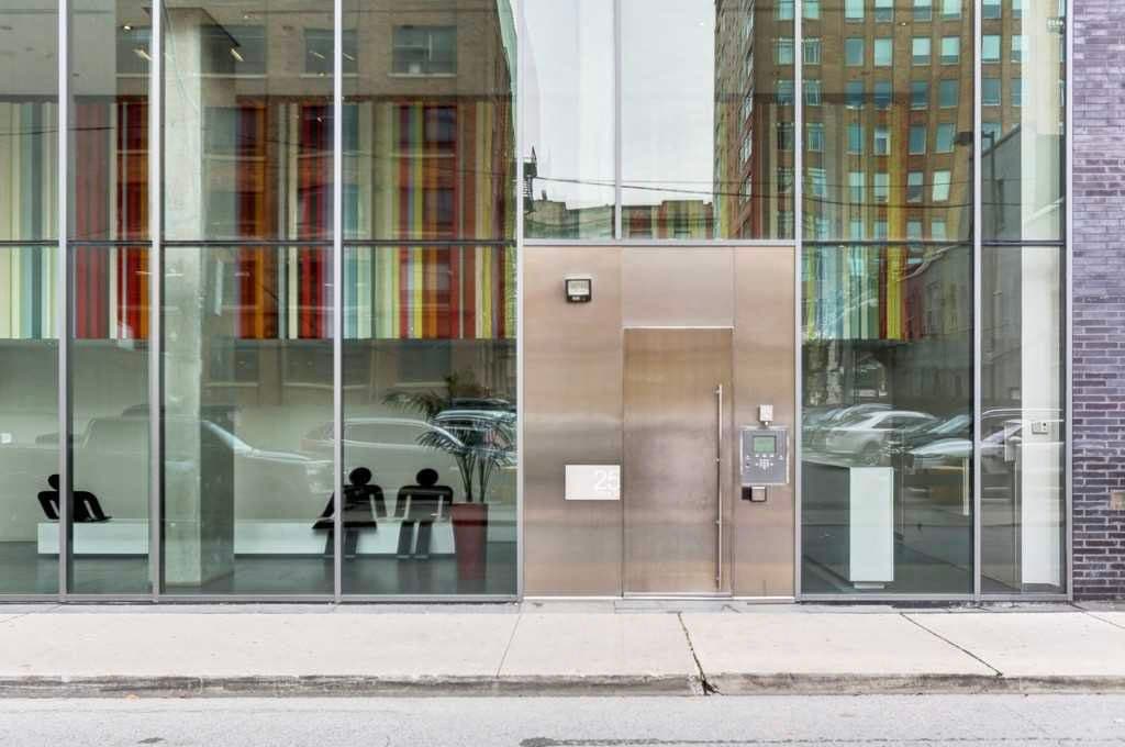 25 Oxley Street 416, Toronto C01, ON M5V 2J5