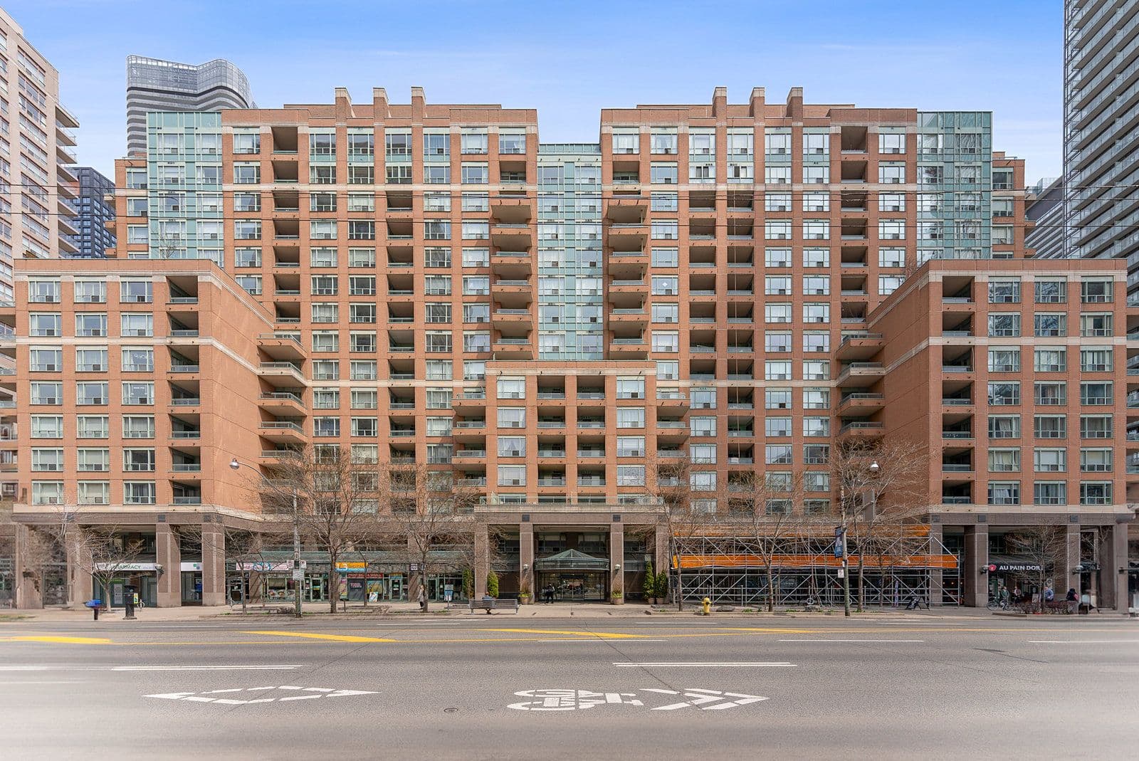 889 Bay Street 1610, Toronto C01, ON M5S 3K5