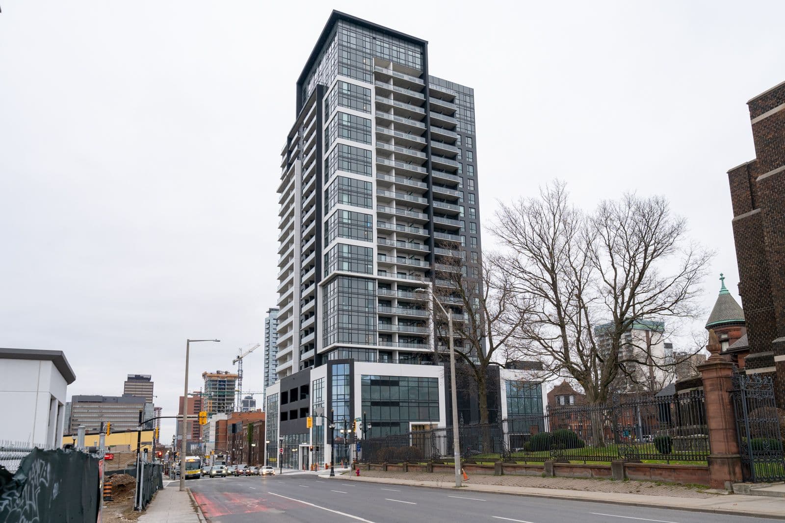 15 Queen Street S 807, Hamilton, ON L8P 0C6