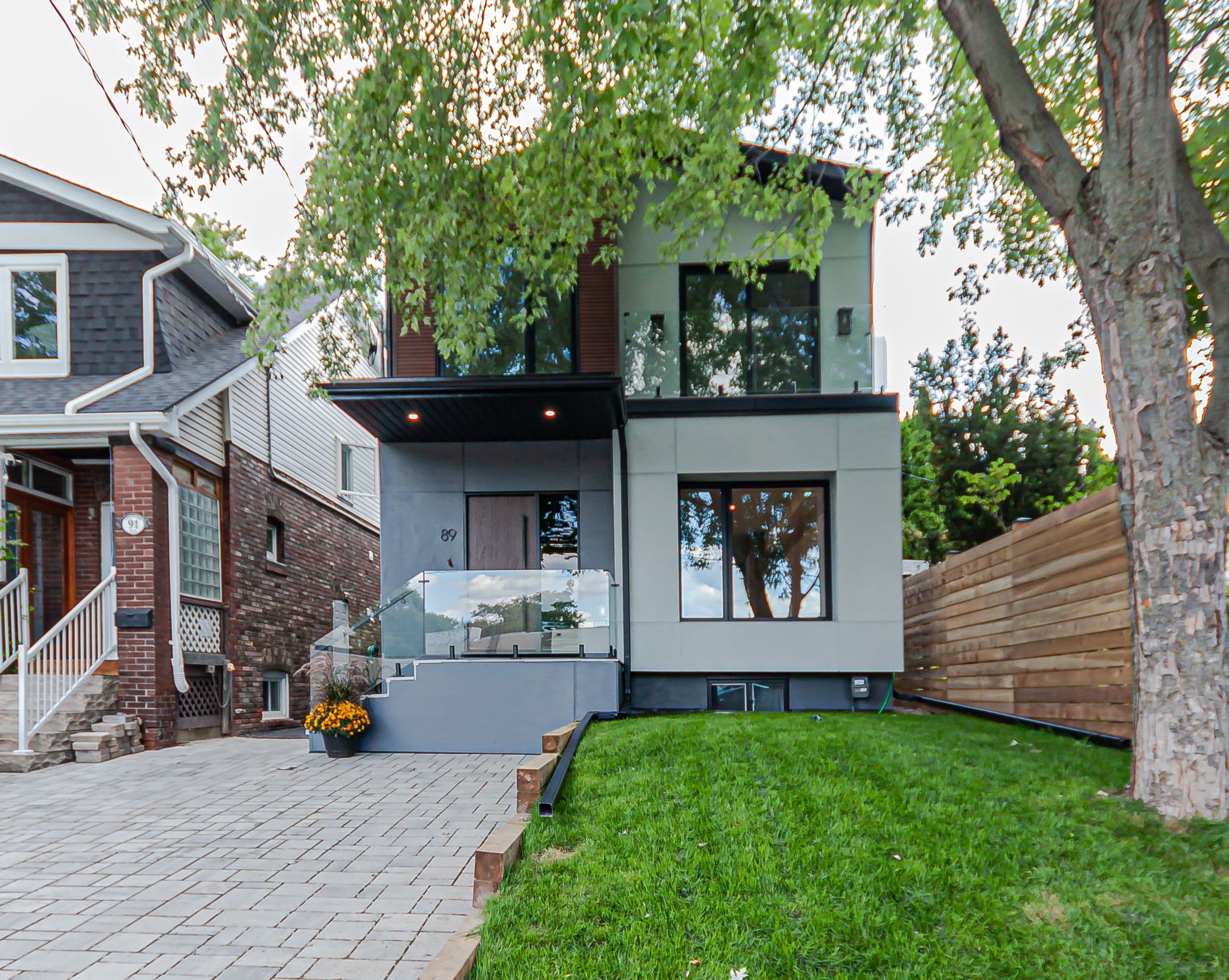 89 Gainsborough Road, Toronto E02, ON M4L 3C3