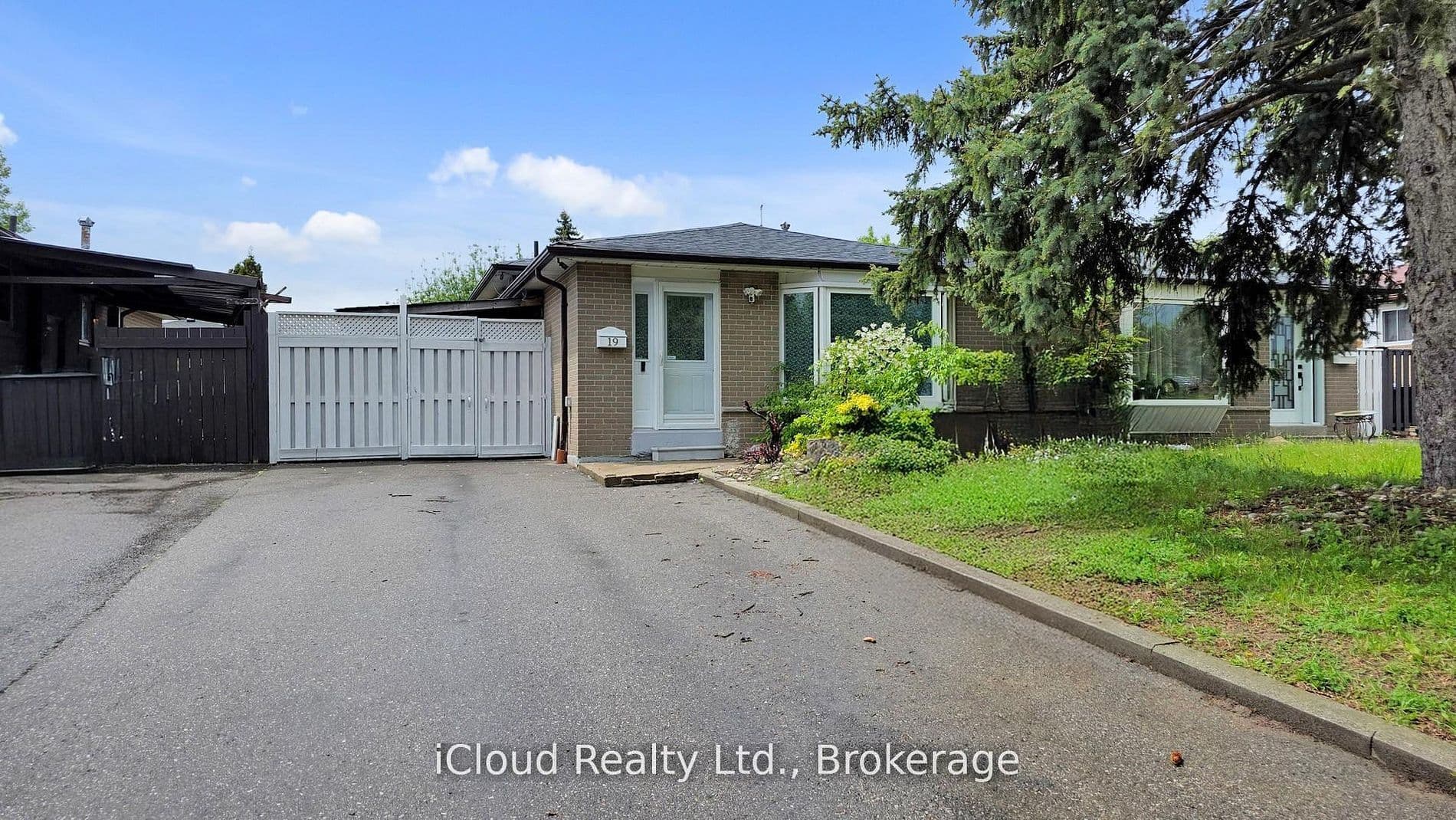19 Flamingo Crescent, Brampton, ON L6T 2G4