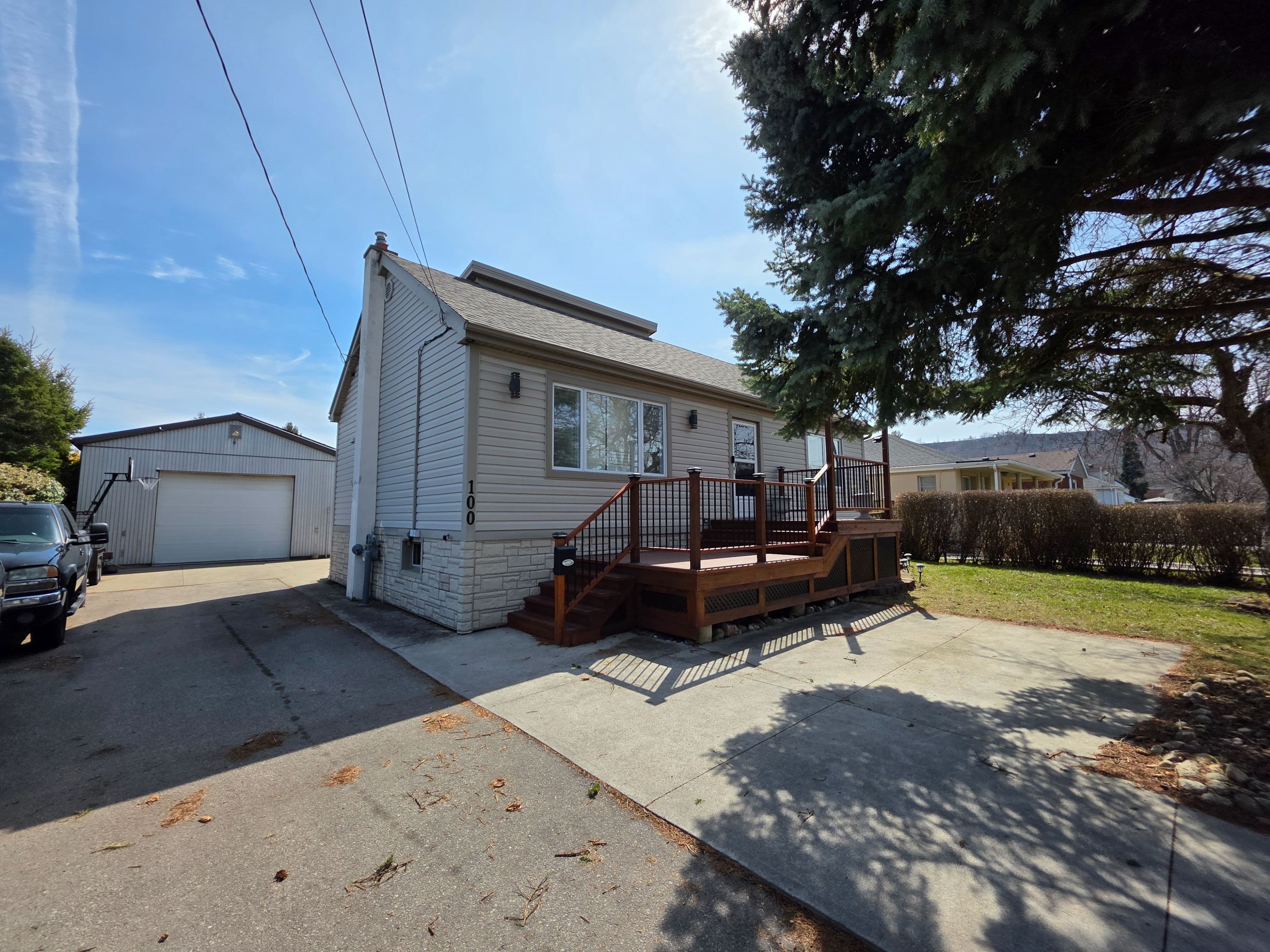 100 Corman Avenue Upper Level, Hamilton, ON L8G 3W2