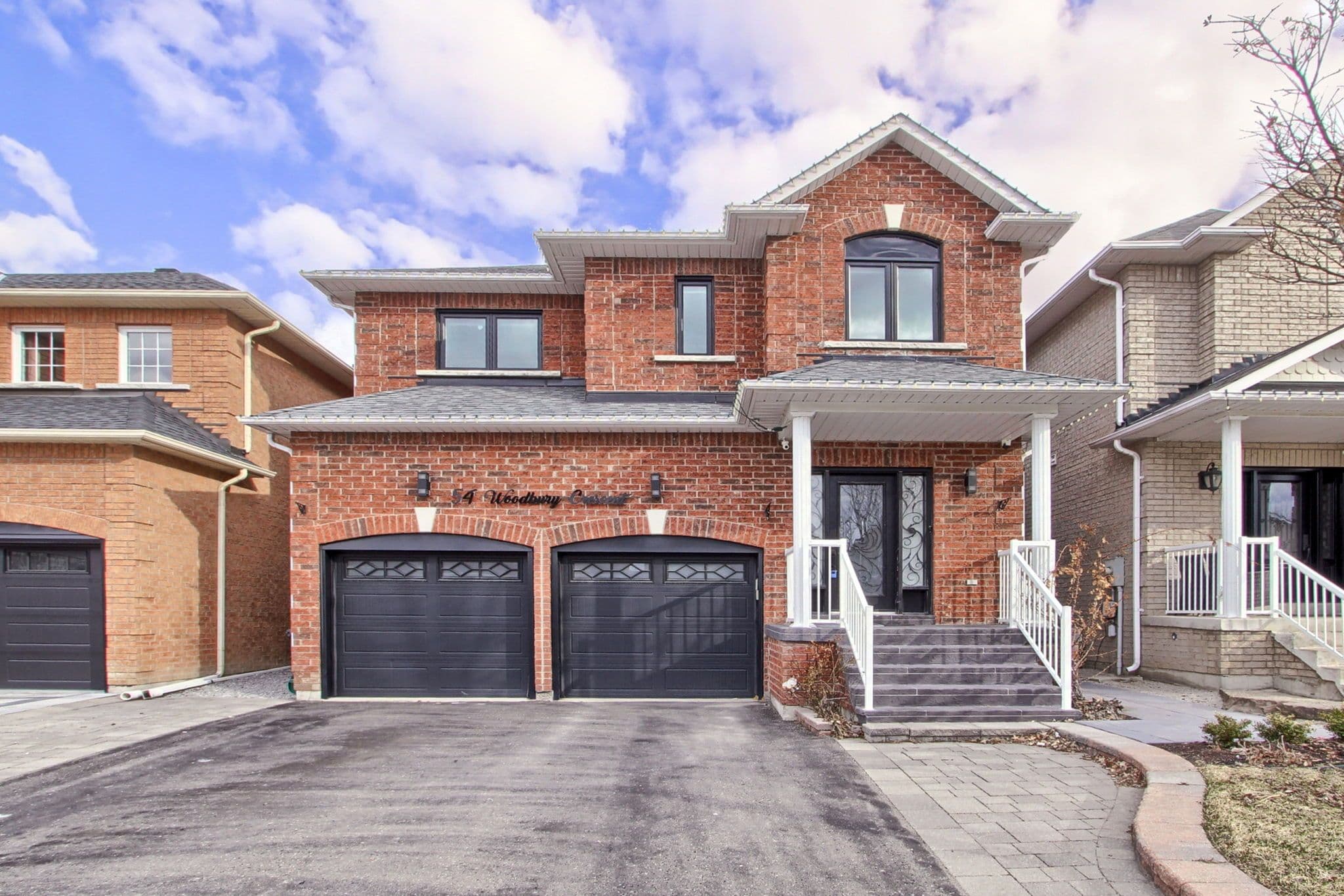 54 Woodbury Crescent, Newmarket, ON L3X 2V5