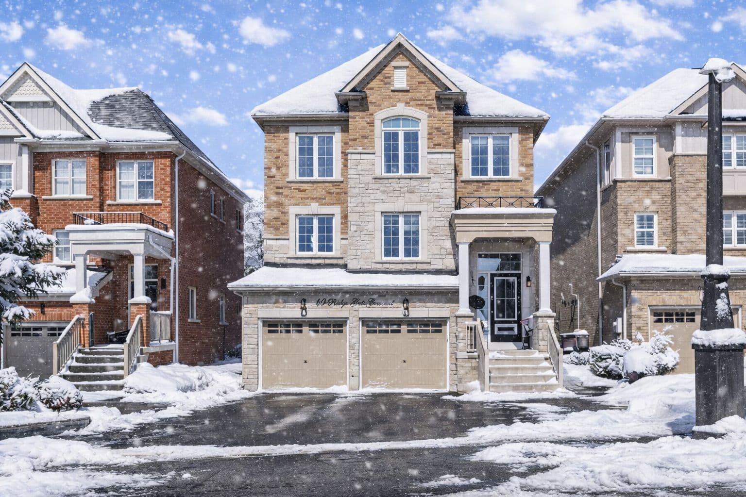 40 Ridge Gate Crescent, East Gwillimbury, ON L0G 1M0