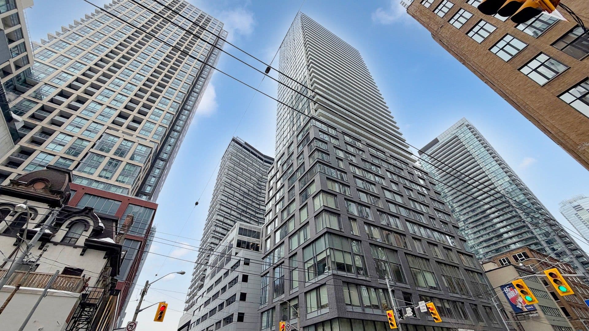 101 Peter Street 1005, Toronto C01, ON M5V 2G9
