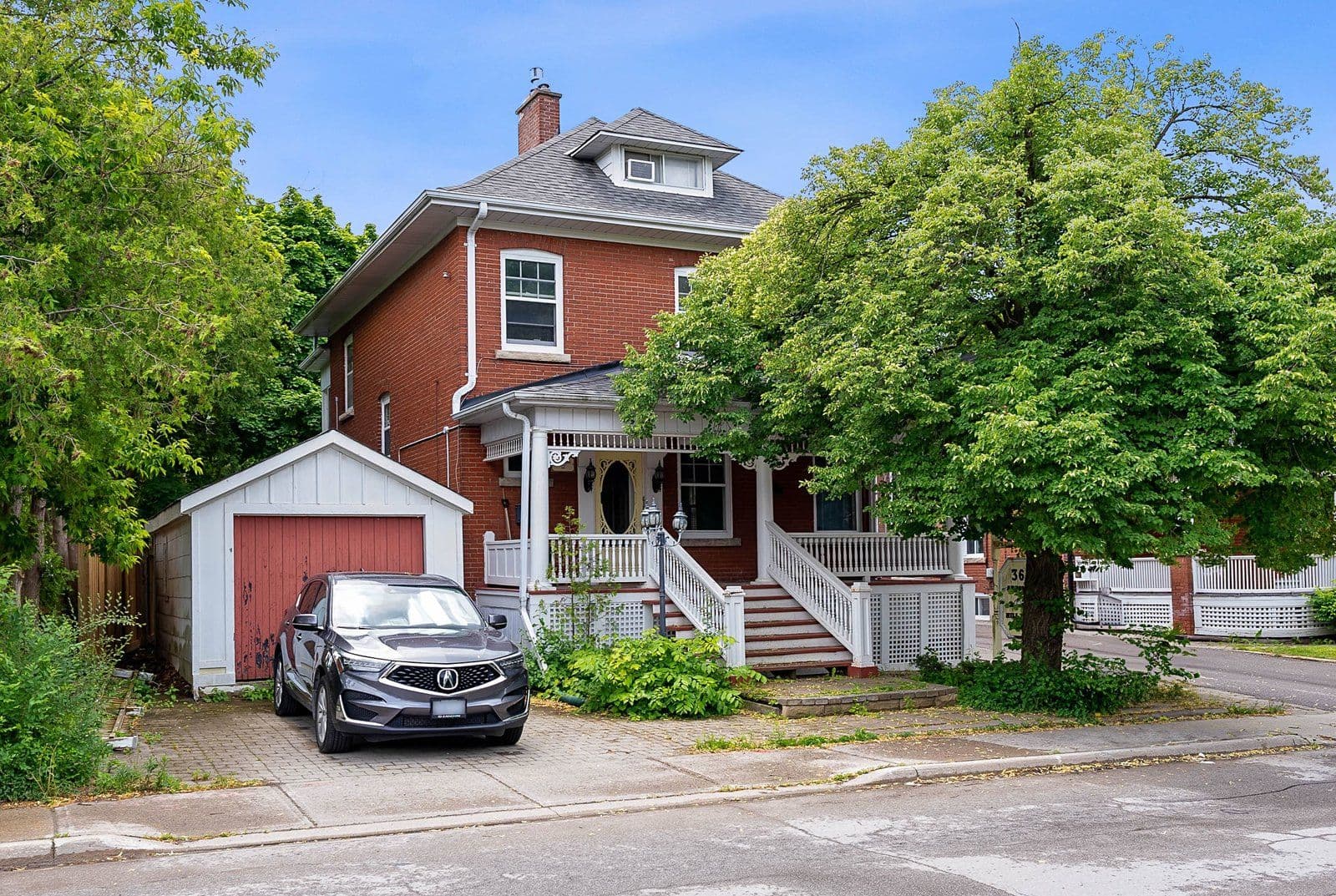 36 Arnold Crescent Upper, Richmond Hill, ON L4C 3R5