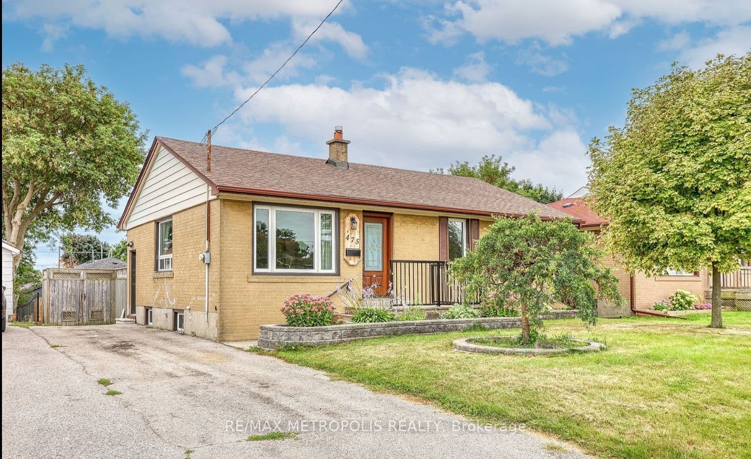475 Emerald Avenue Main, Oshawa, ON L1J 1K3