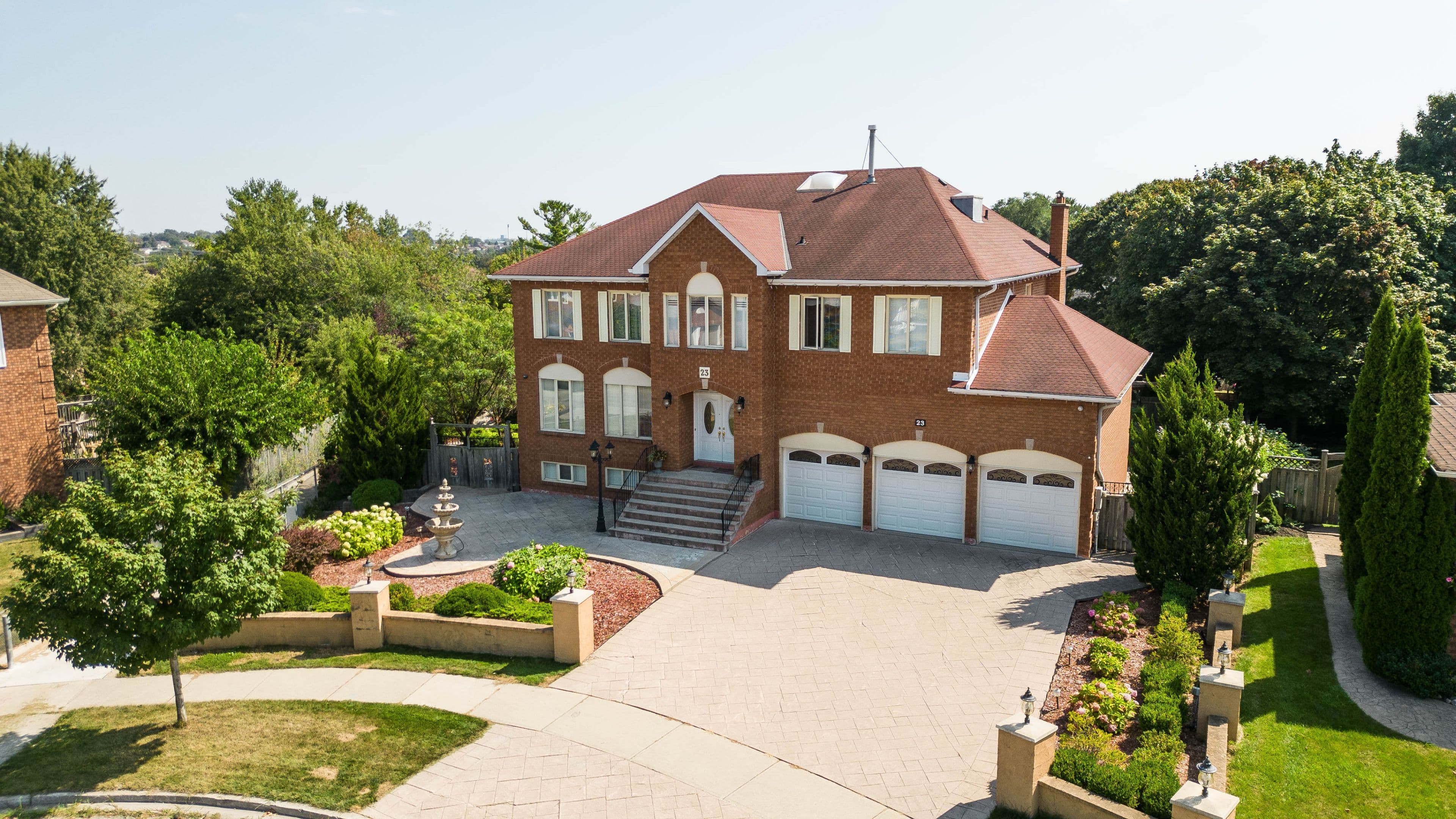 23 Leah Crescent, Ajax, ON L1T 3J2