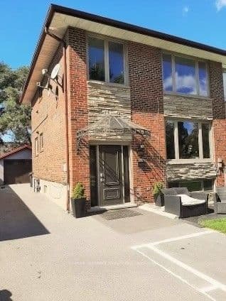 38 Waterbury Drive 2nd, Toronto W09, ON M9R 3X6