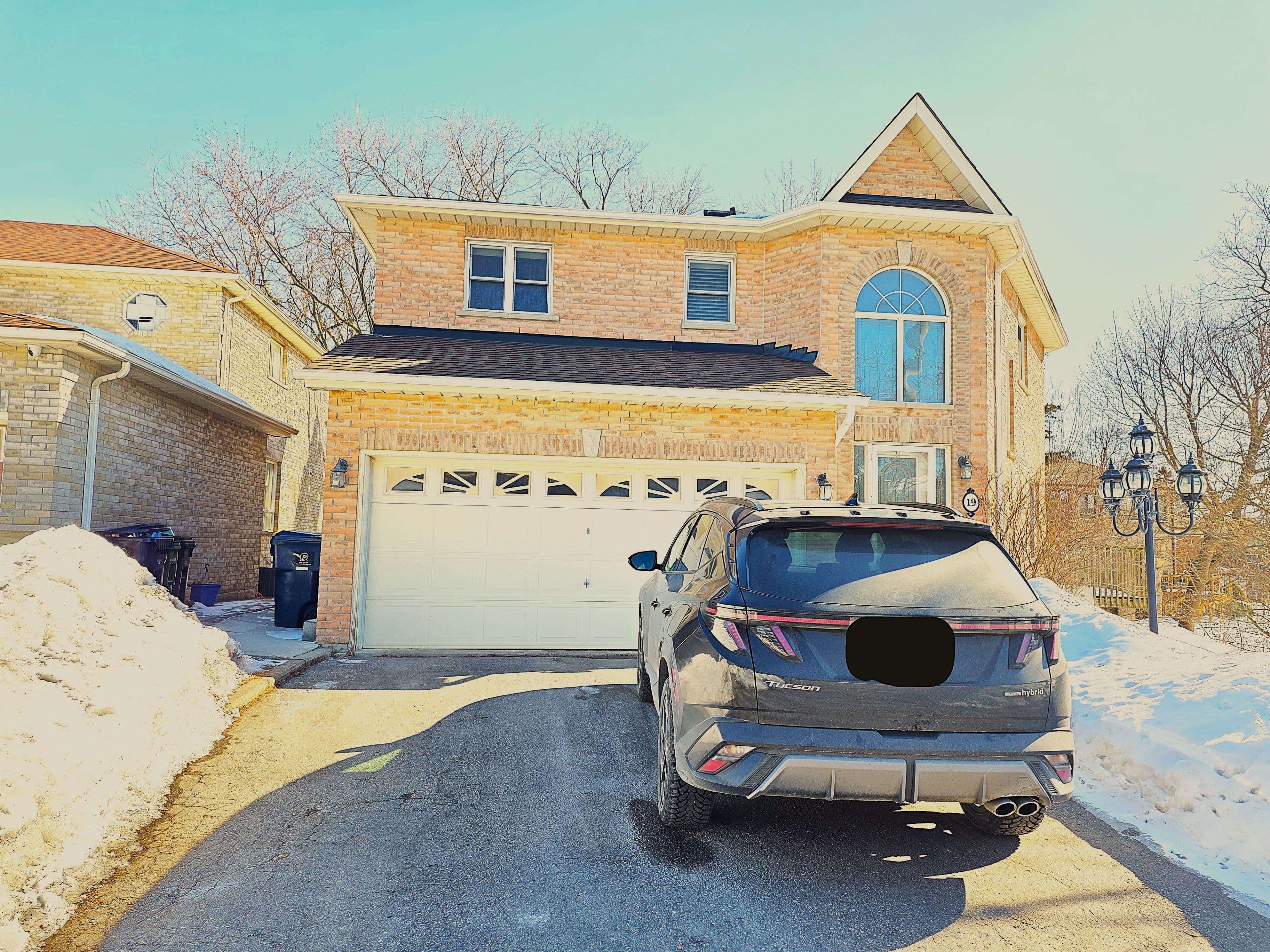 19 Goldene Way, Toronto E10, ON M1C 5H4