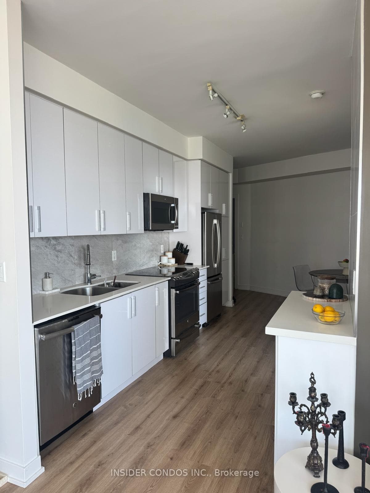 20 Bruyeres Mews 2512, Toronto C01, ON M5V 0G8