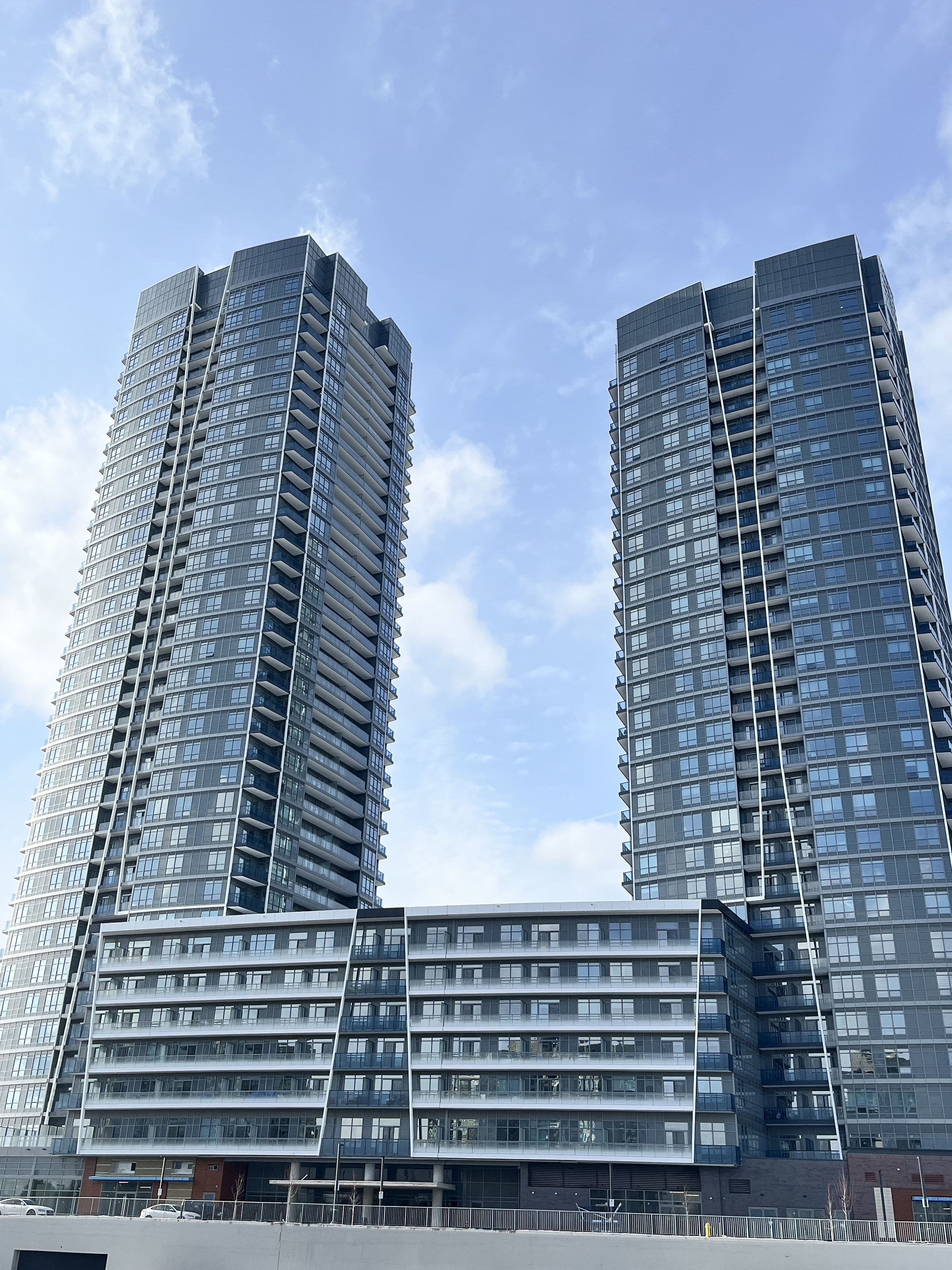 30 Upper Mall Way 1205, Vaughan, ON L4J 0L7