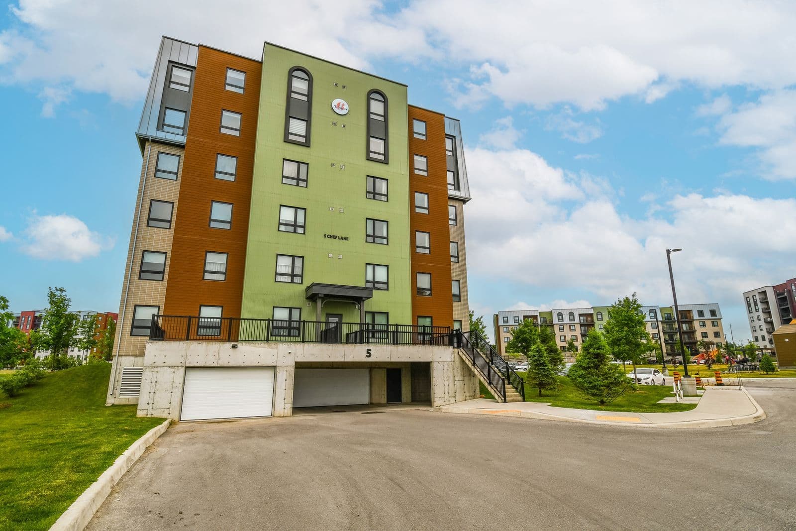 5 Chef Lane 606, Barrie, ON L9J 0J8