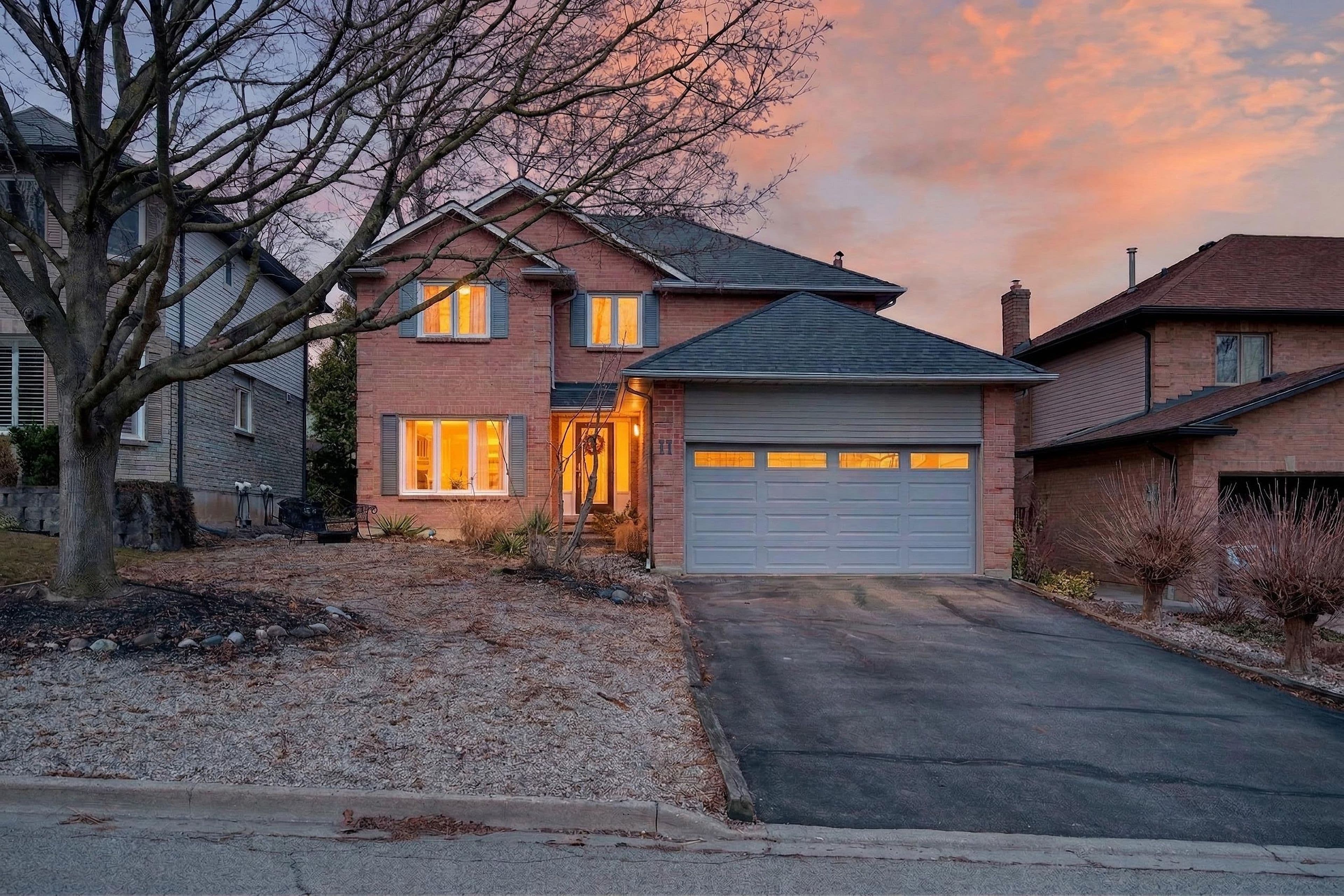 11 Giffin Road, Hamilton, ON L9H 6S4