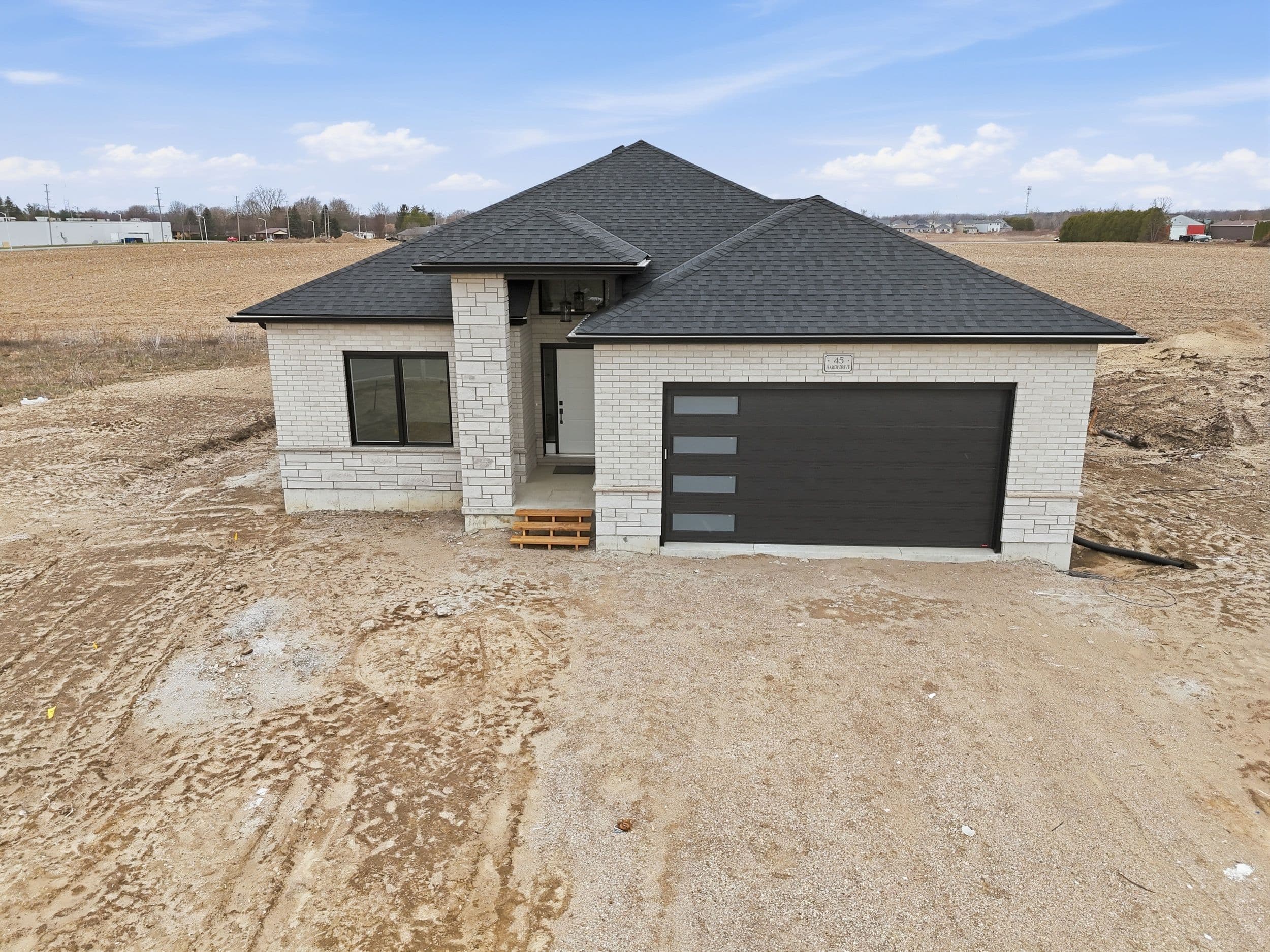 45 Hardy Drive, Strathroy-Caradoc, ON N7G 0G2