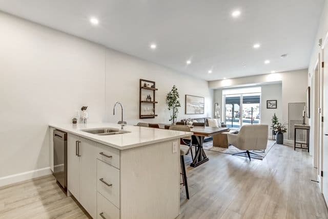 16 Compass Trail 401, Central Elgin, ON N5L 0B4