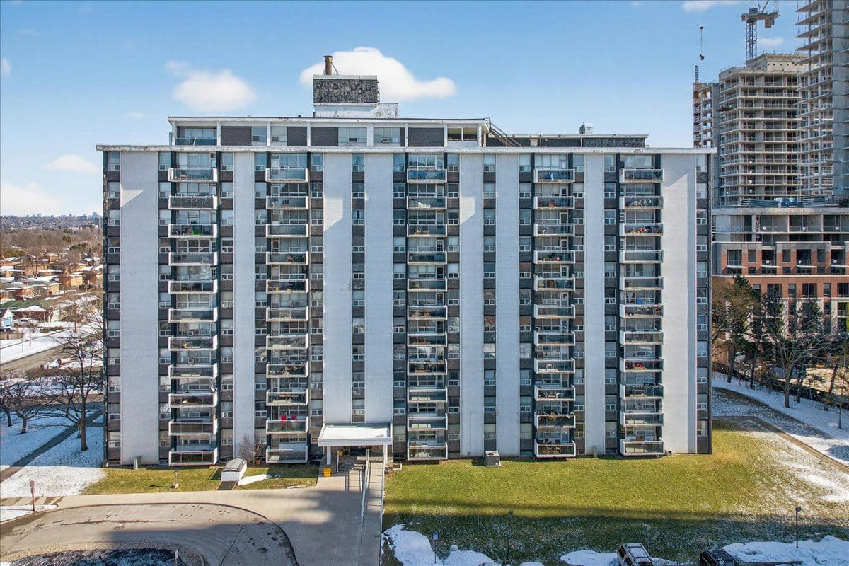 151 La Rose Avenue 804, Toronto W09, ON M9P 1B3