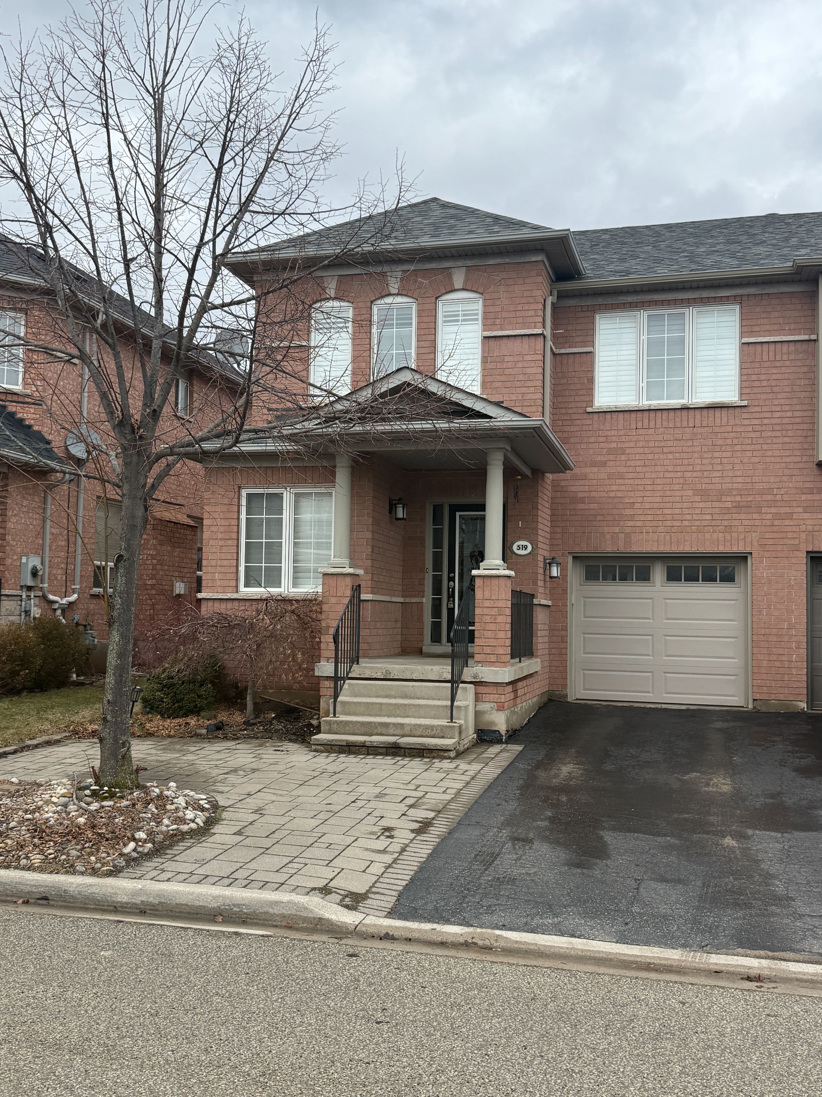 519 Delphine Drive, Burlington, ON L7L 6W7