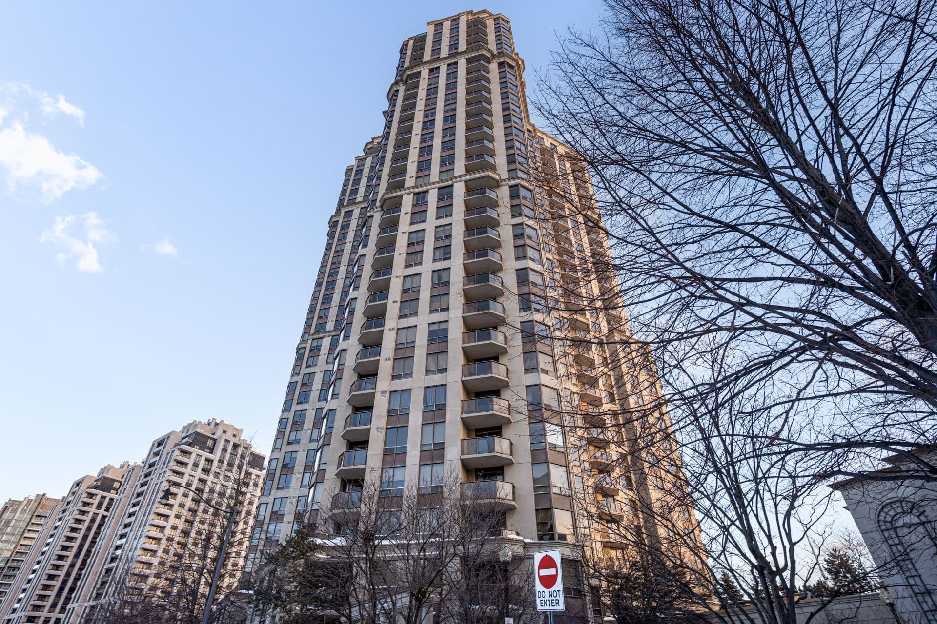 80 Harrison Garden Boulevard 1215, Toronto C14, ON M2N 7E3