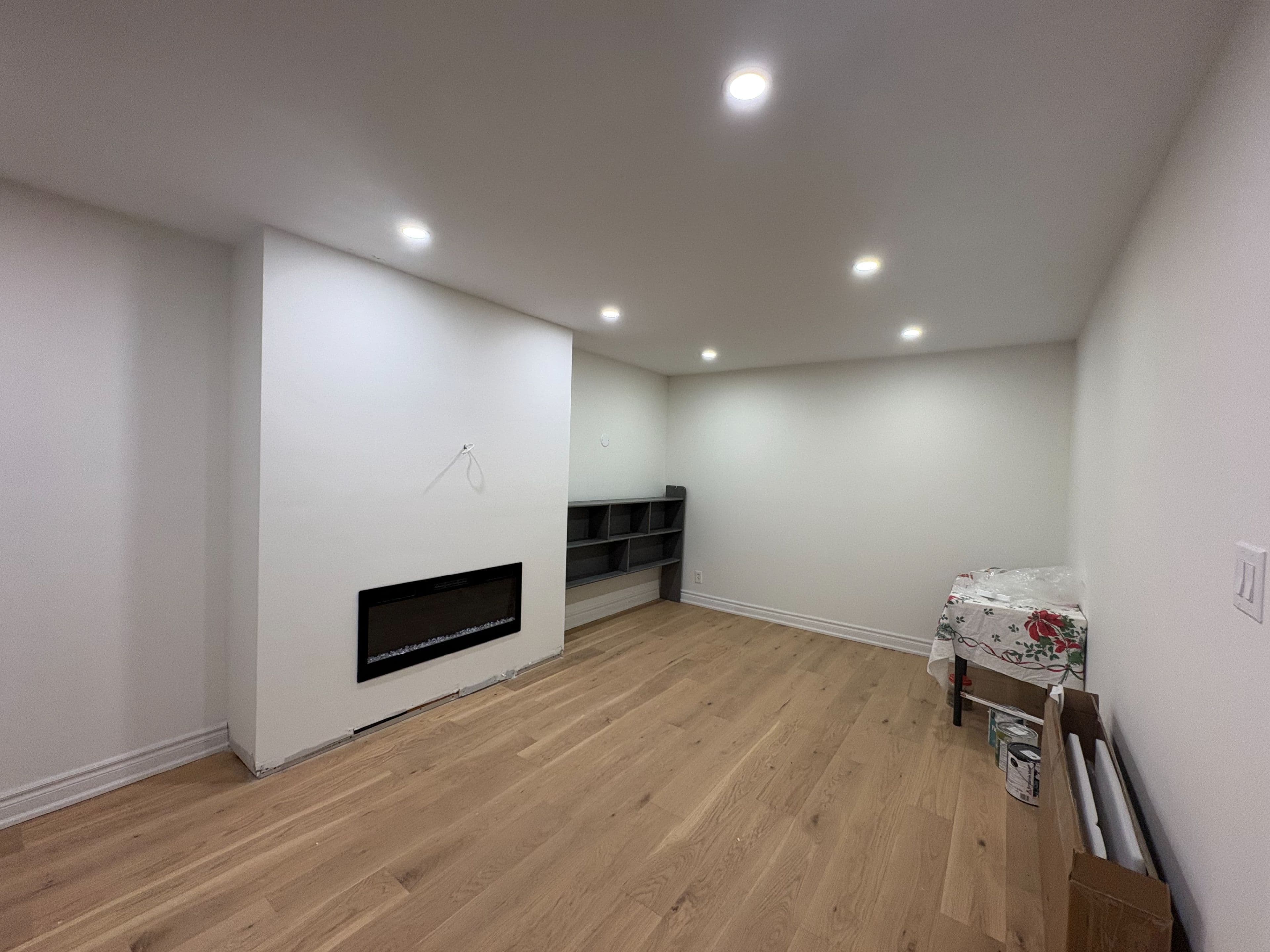 16 Redcastle Crescent, Georgina, ON L4P 3M1