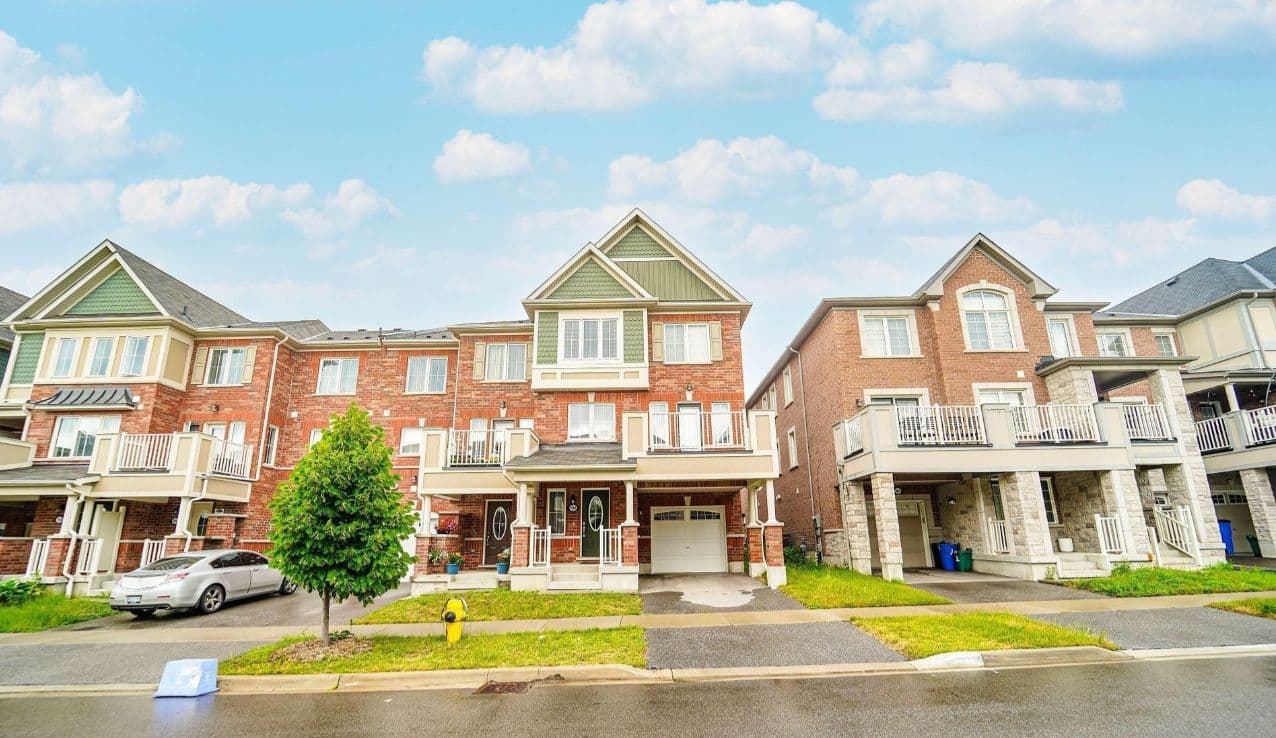 1062 Clipper Lane, Pickering, ON L1X 0E9