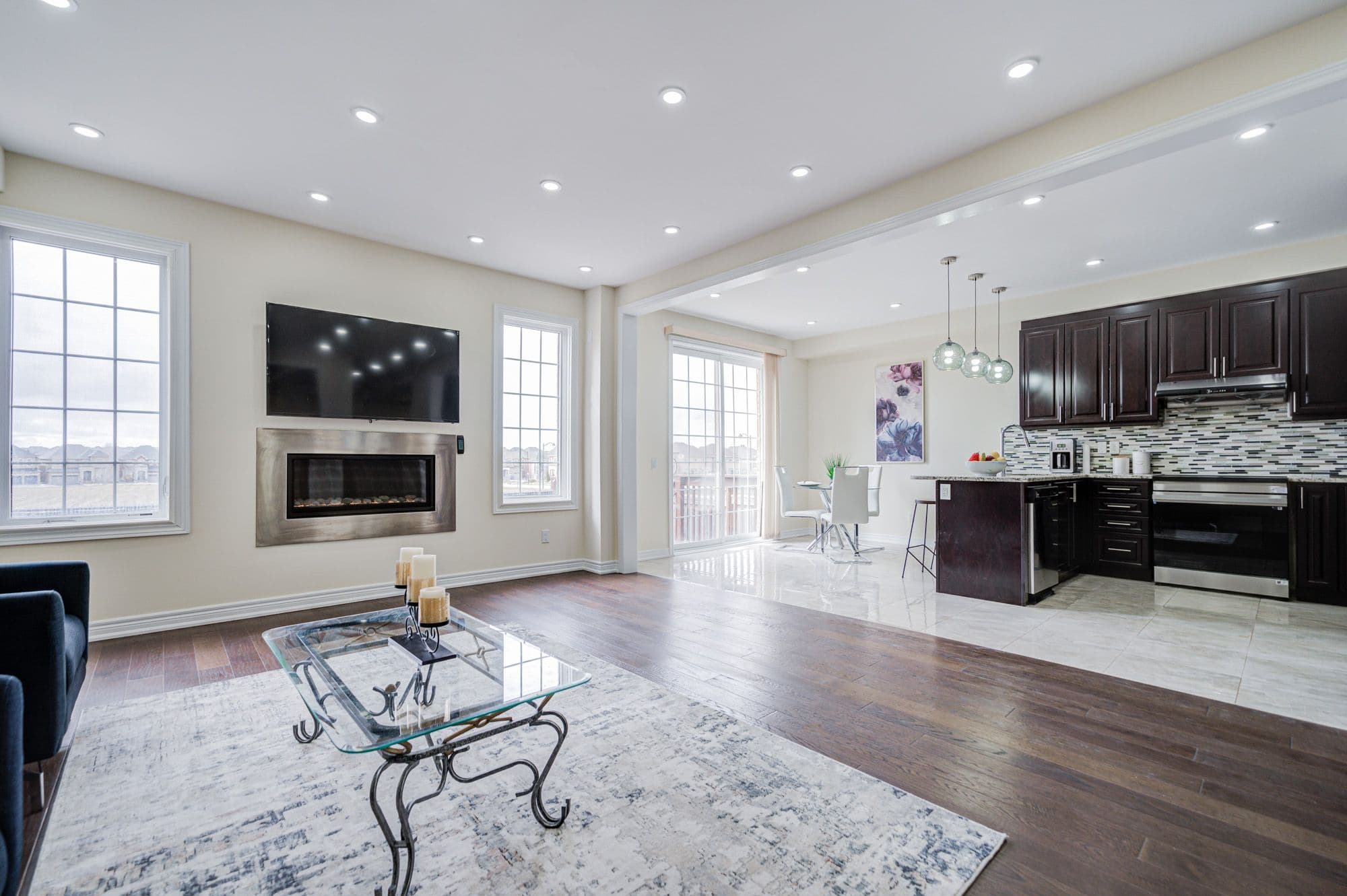 88 Roth Street, Aurora, ON L4G 0W7