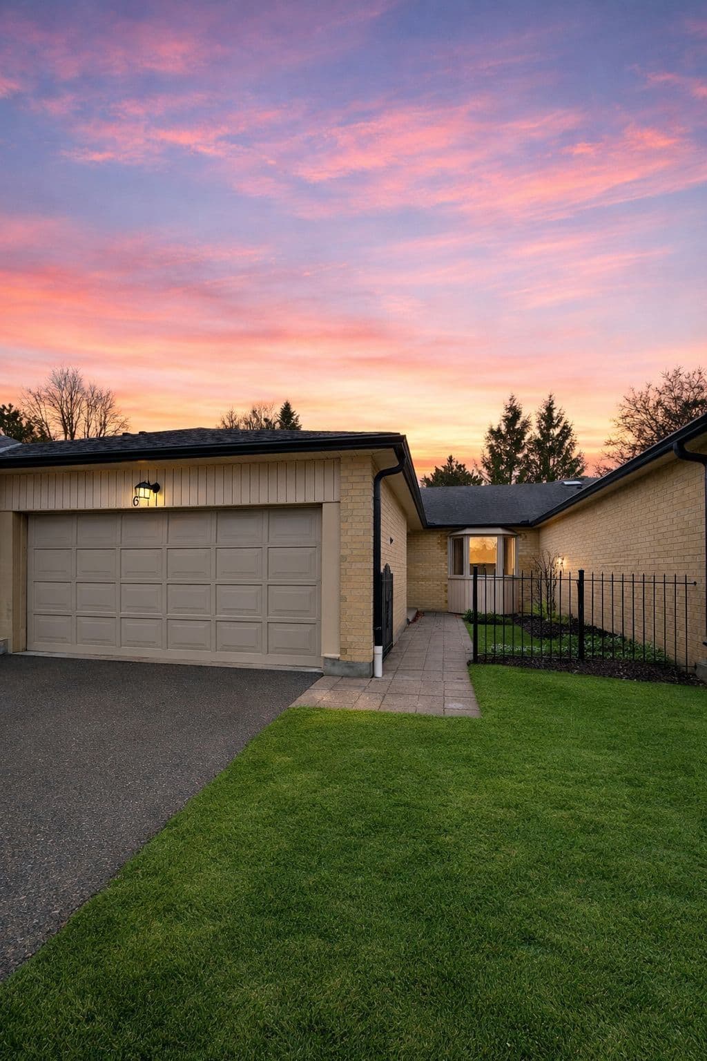 93 Pine Valley Gate 6, London South, ON N6H 1L7