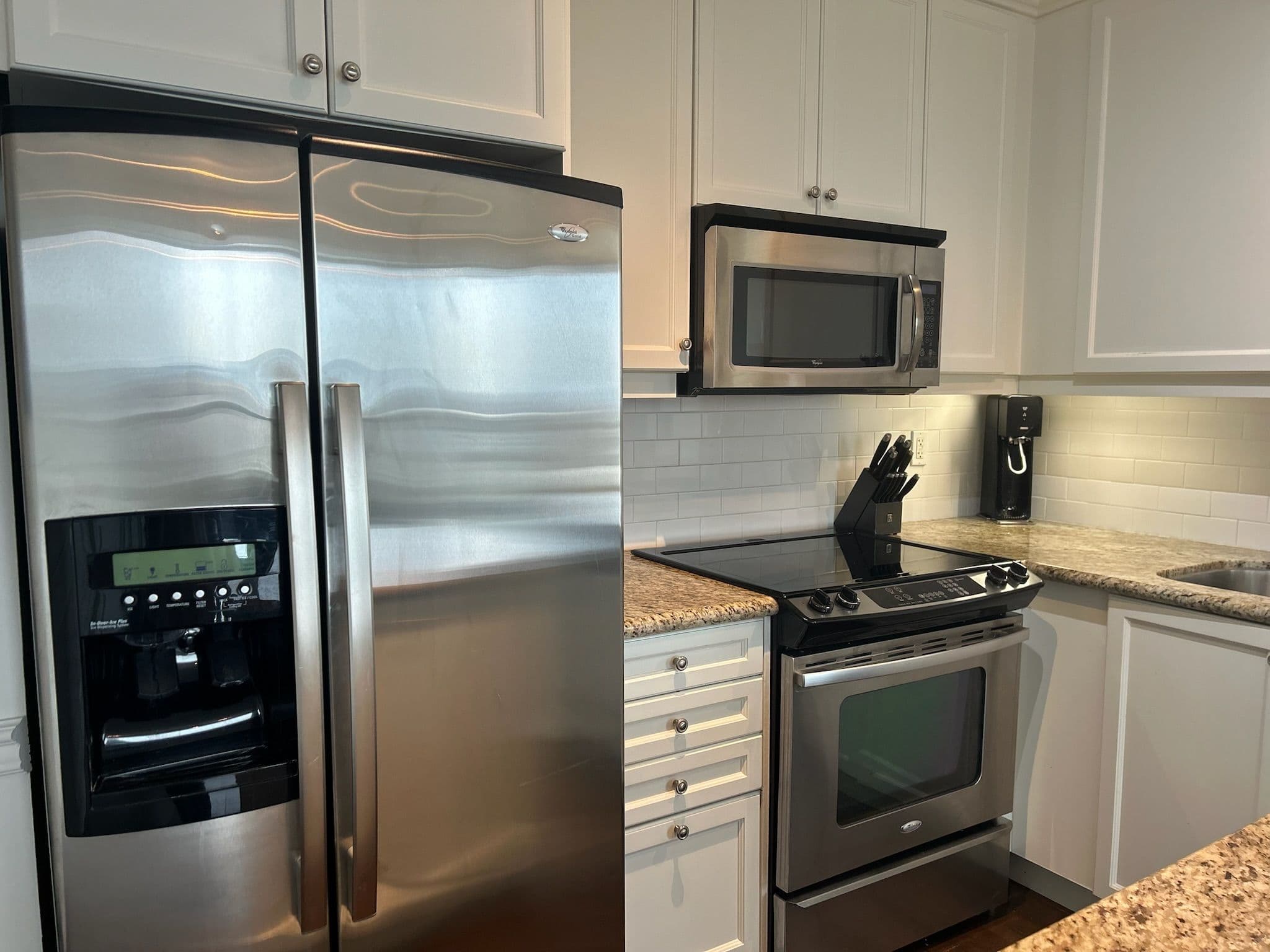 628 Fleet Street 914, Toronto C01, ON M5V 1A8