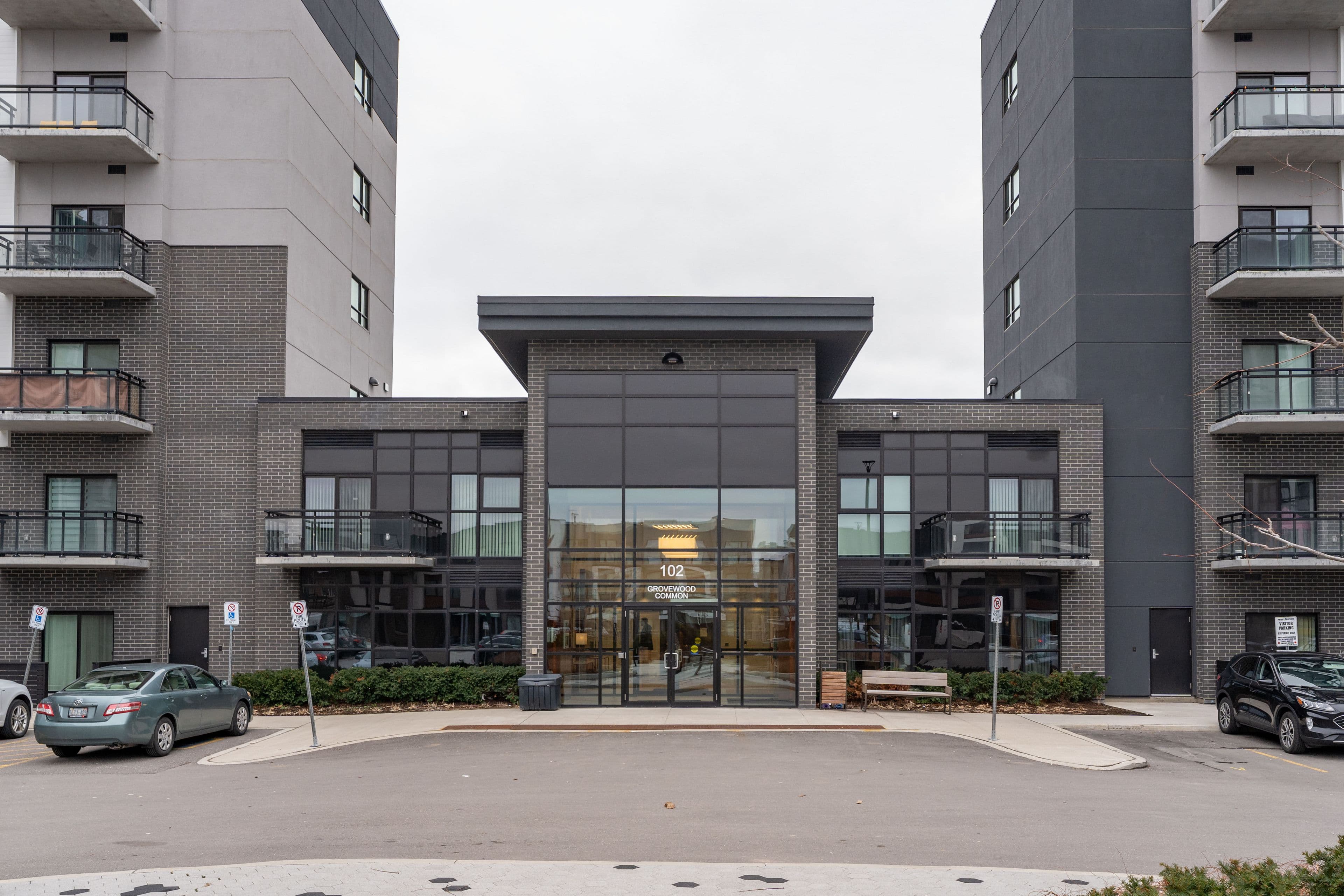 102 Grovewood Common 529, Oakville, ON L6H 0X2