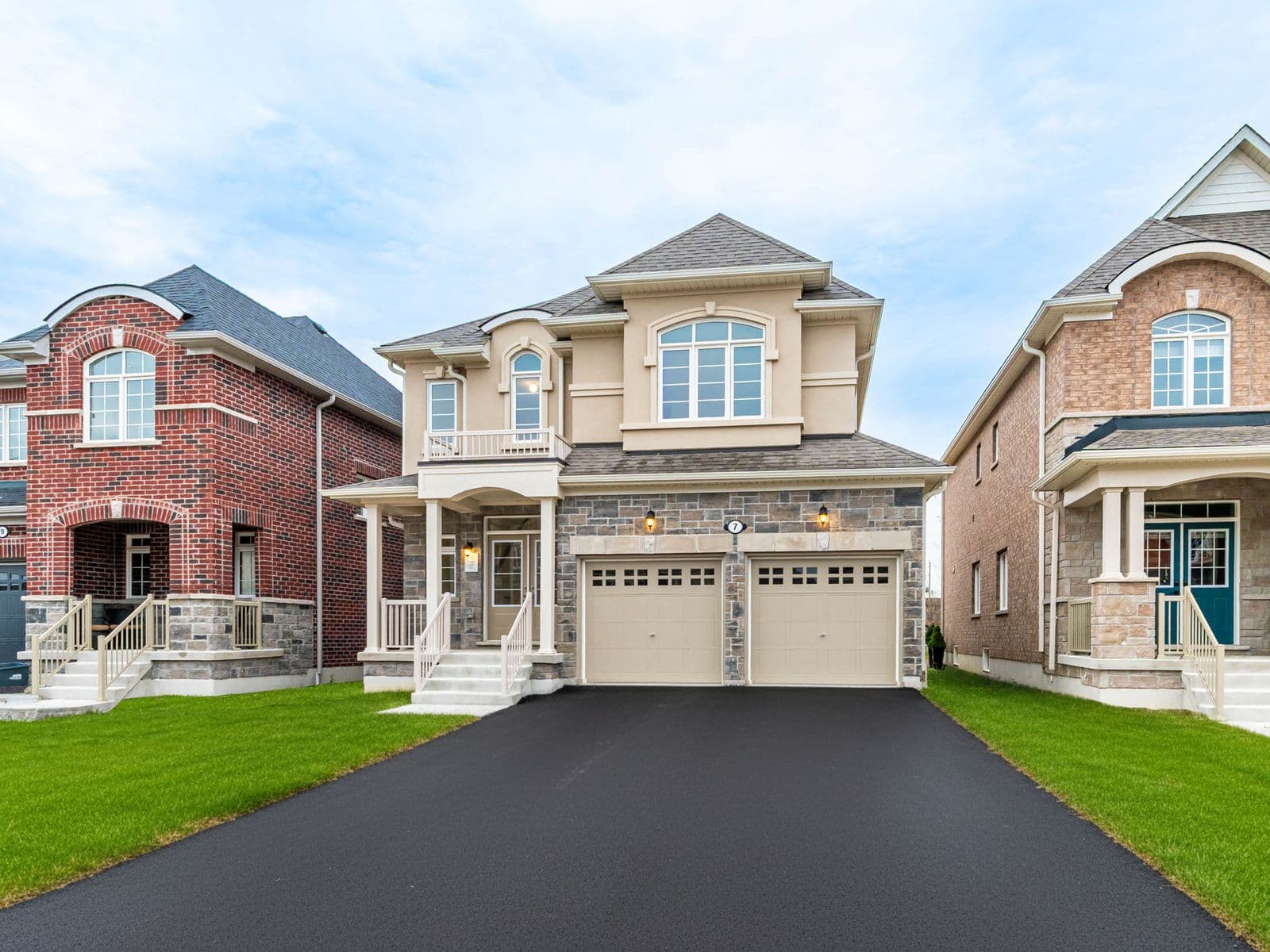 7 Jeanne Pynn Avenue, Georgina, ON L0E 1R0