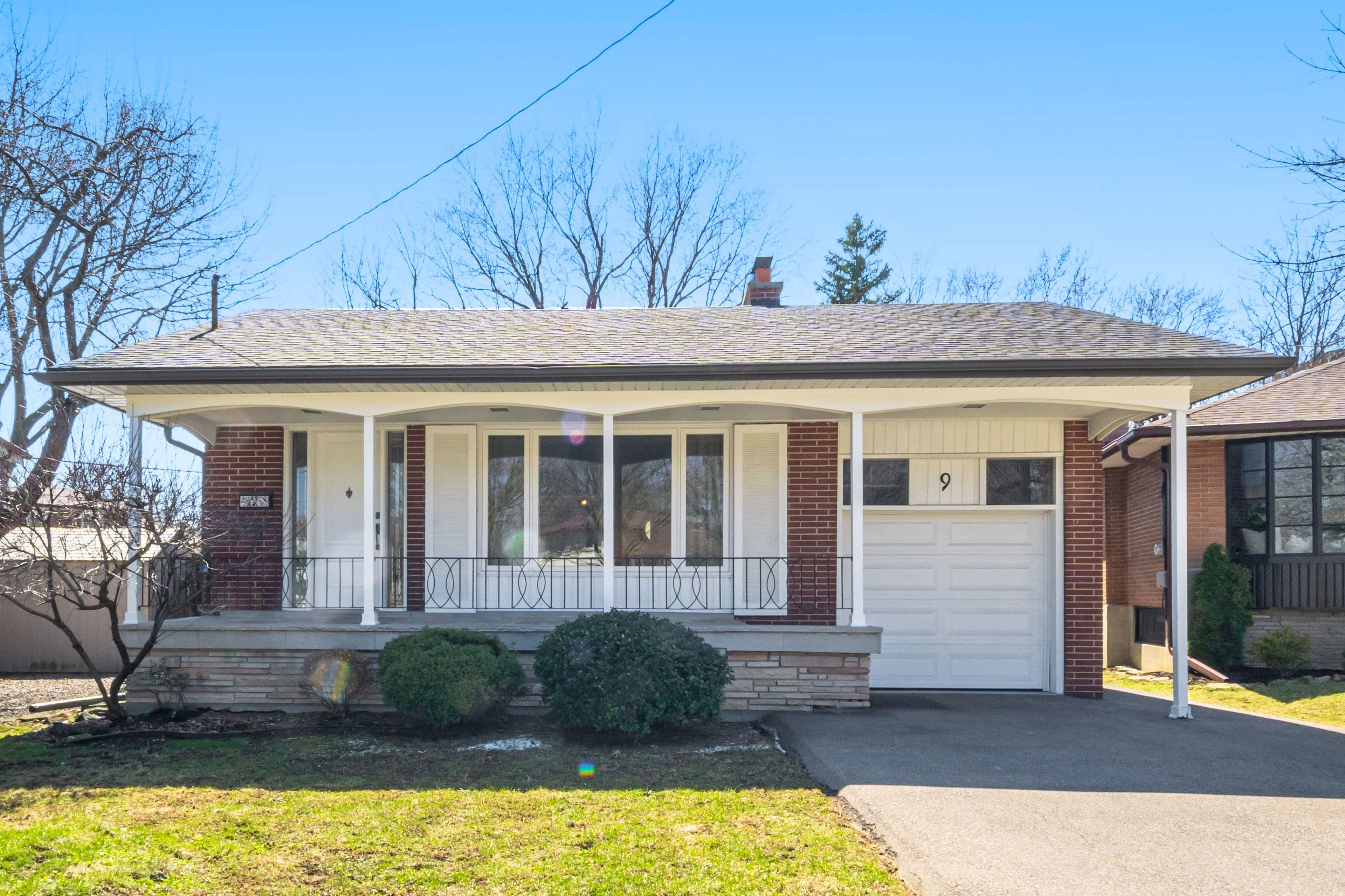 9 Halbadier Place, Toronto W08, ON M9B 2H4