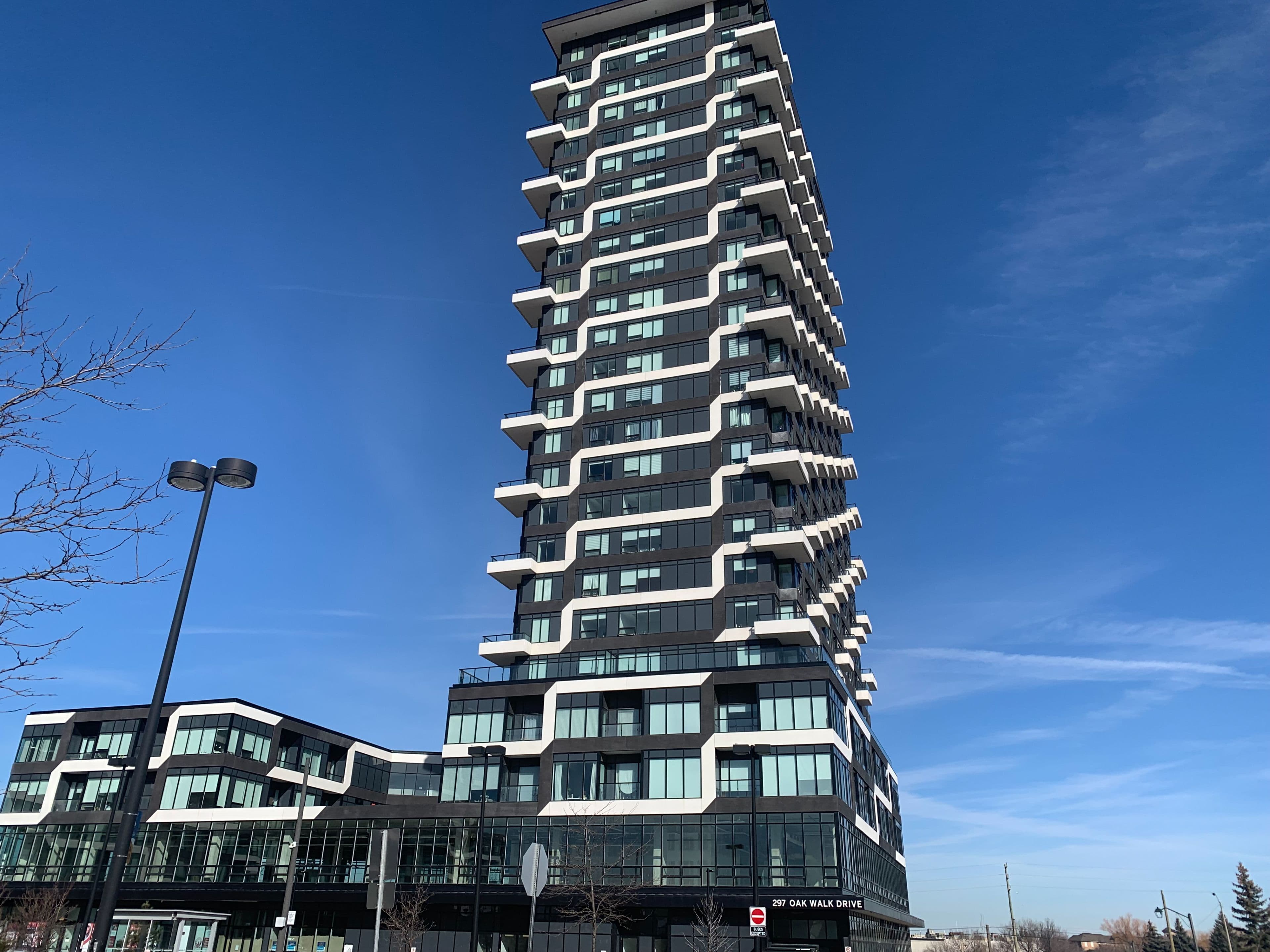 297 Oak Walk Drive 1304, Oakville, ON L6H 3R6