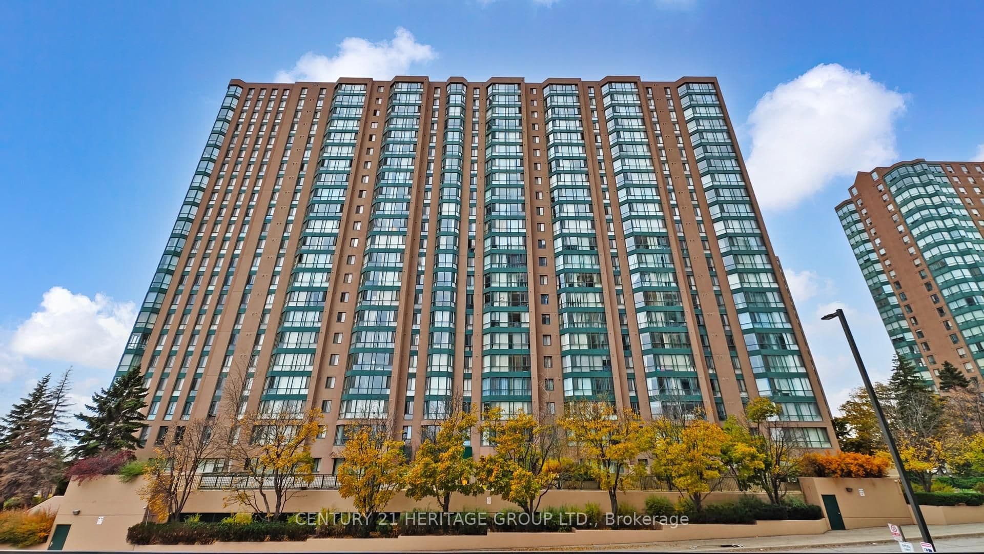 145 Hillcrest Avenue 810, Mississauga, ON L5B 3Z1